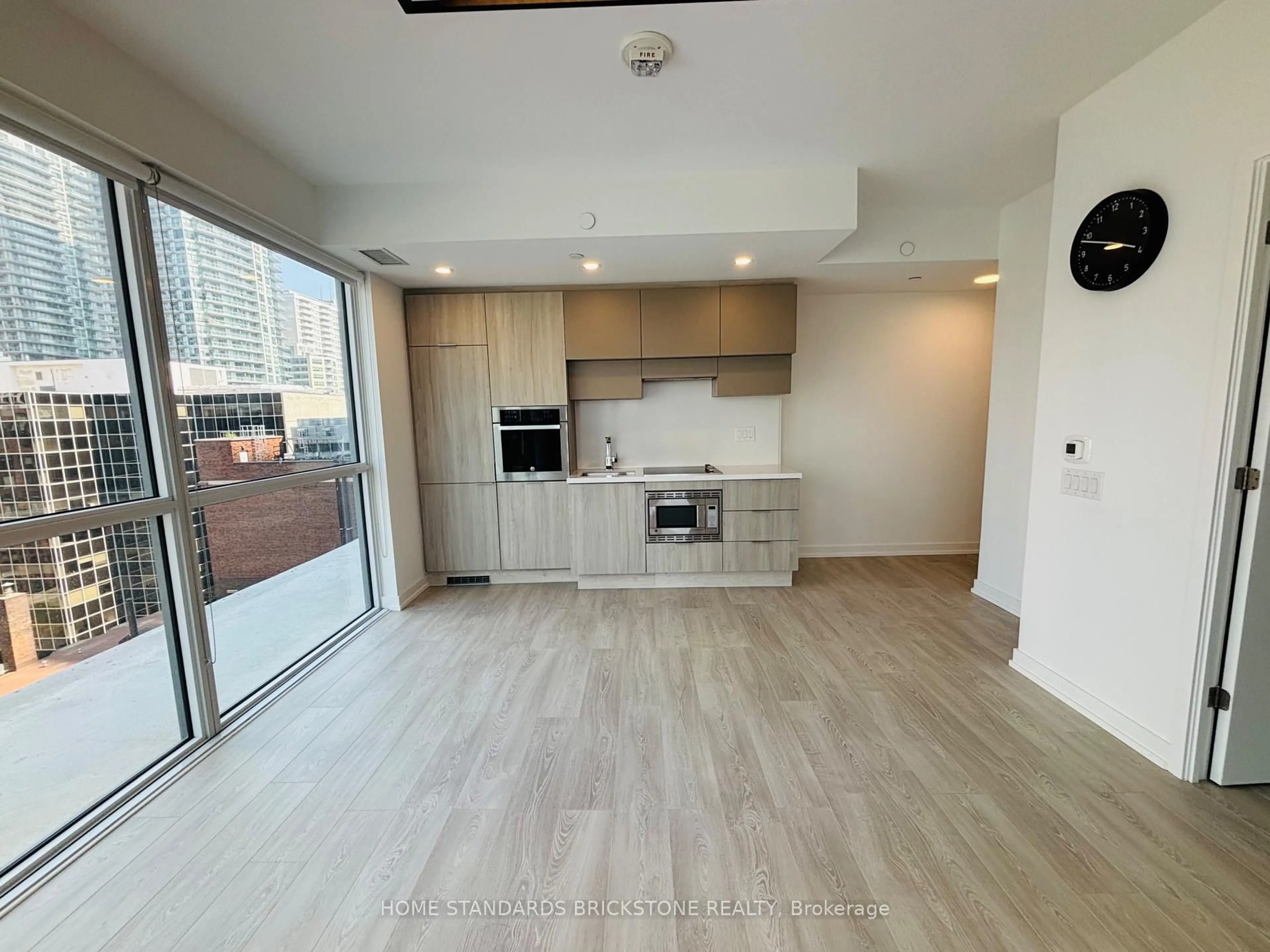 Unknown for 39 Roehampton Ave #609, Toronto Ontario M4P 1P9