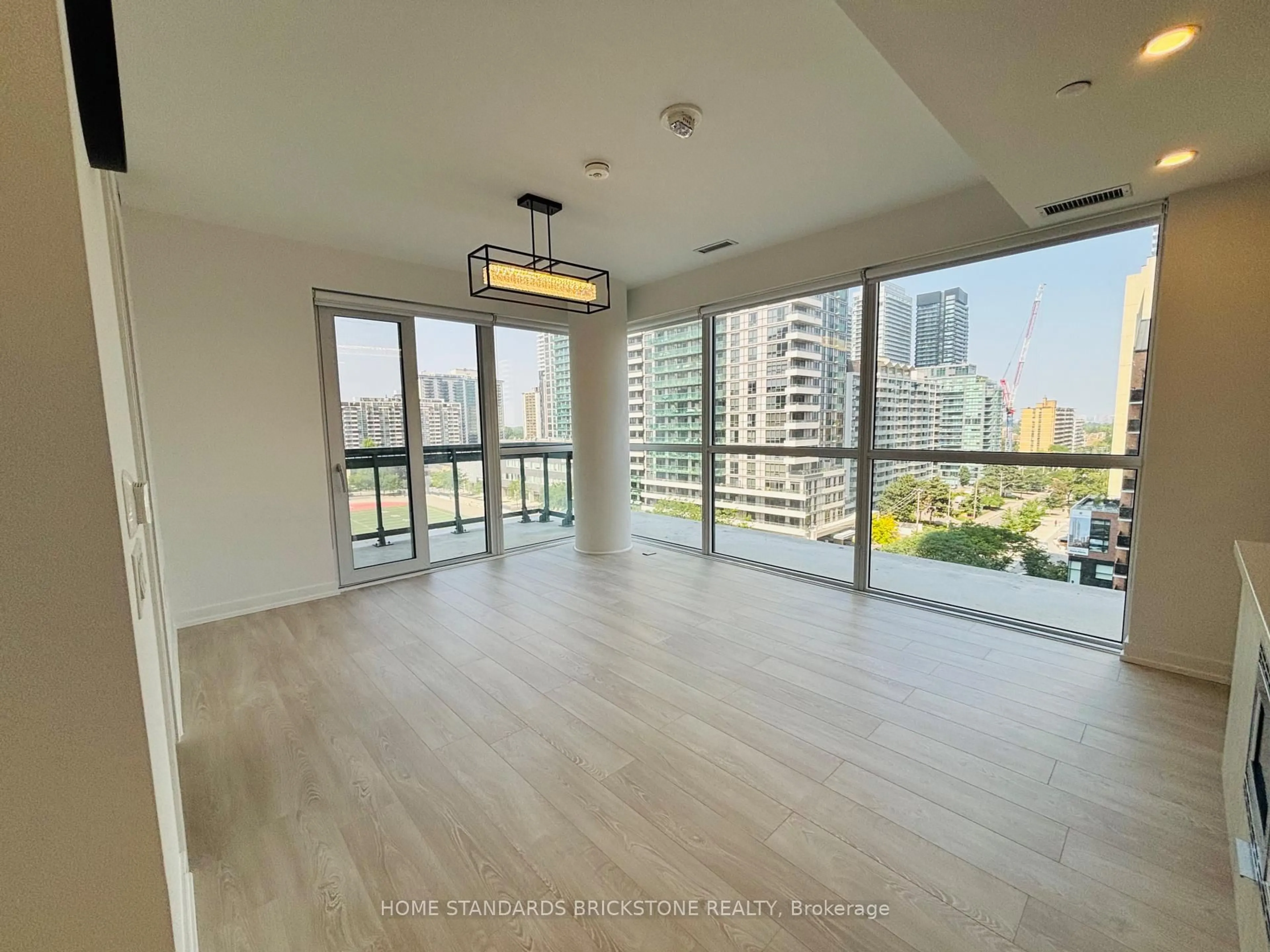 A pic of a room for 39 Roehampton Ave #609, Toronto Ontario M4P 1P9