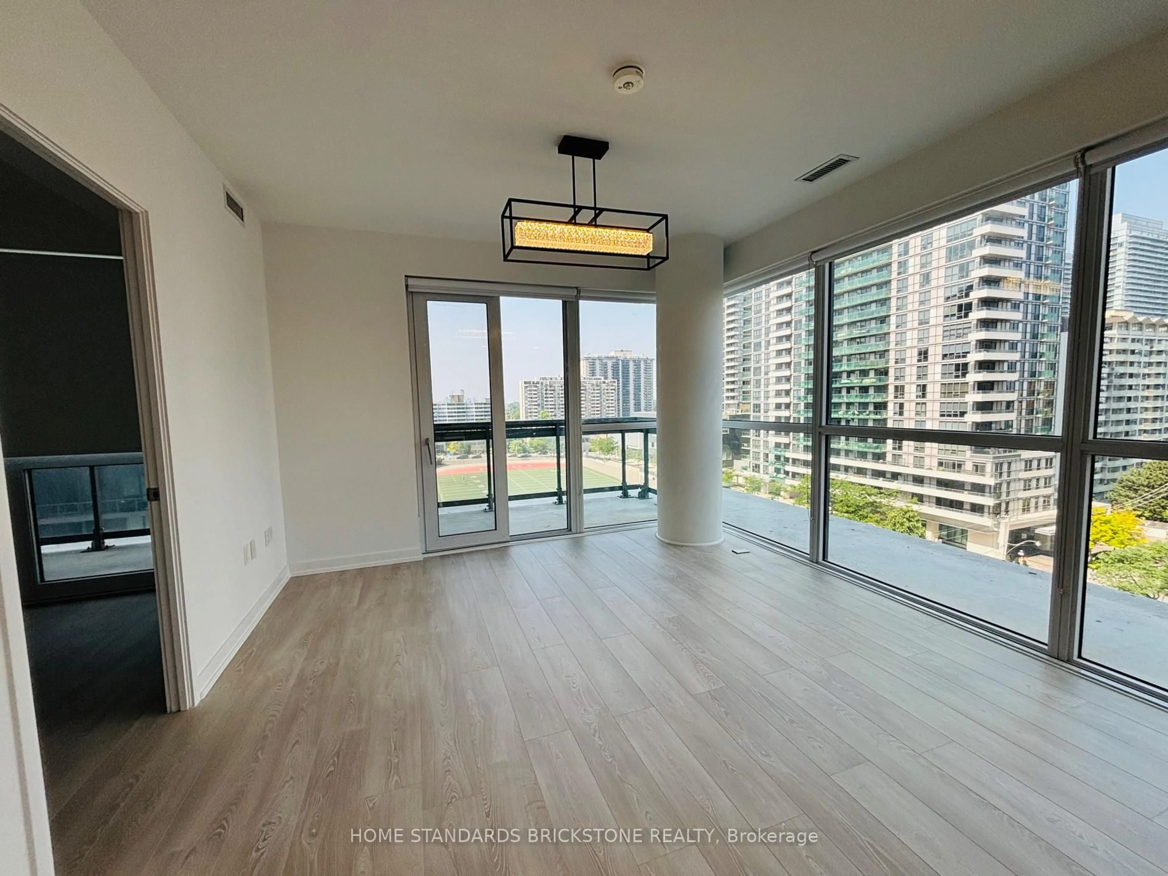A pic of a room for 39 Roehampton Ave #609, Toronto Ontario M4P 1P9