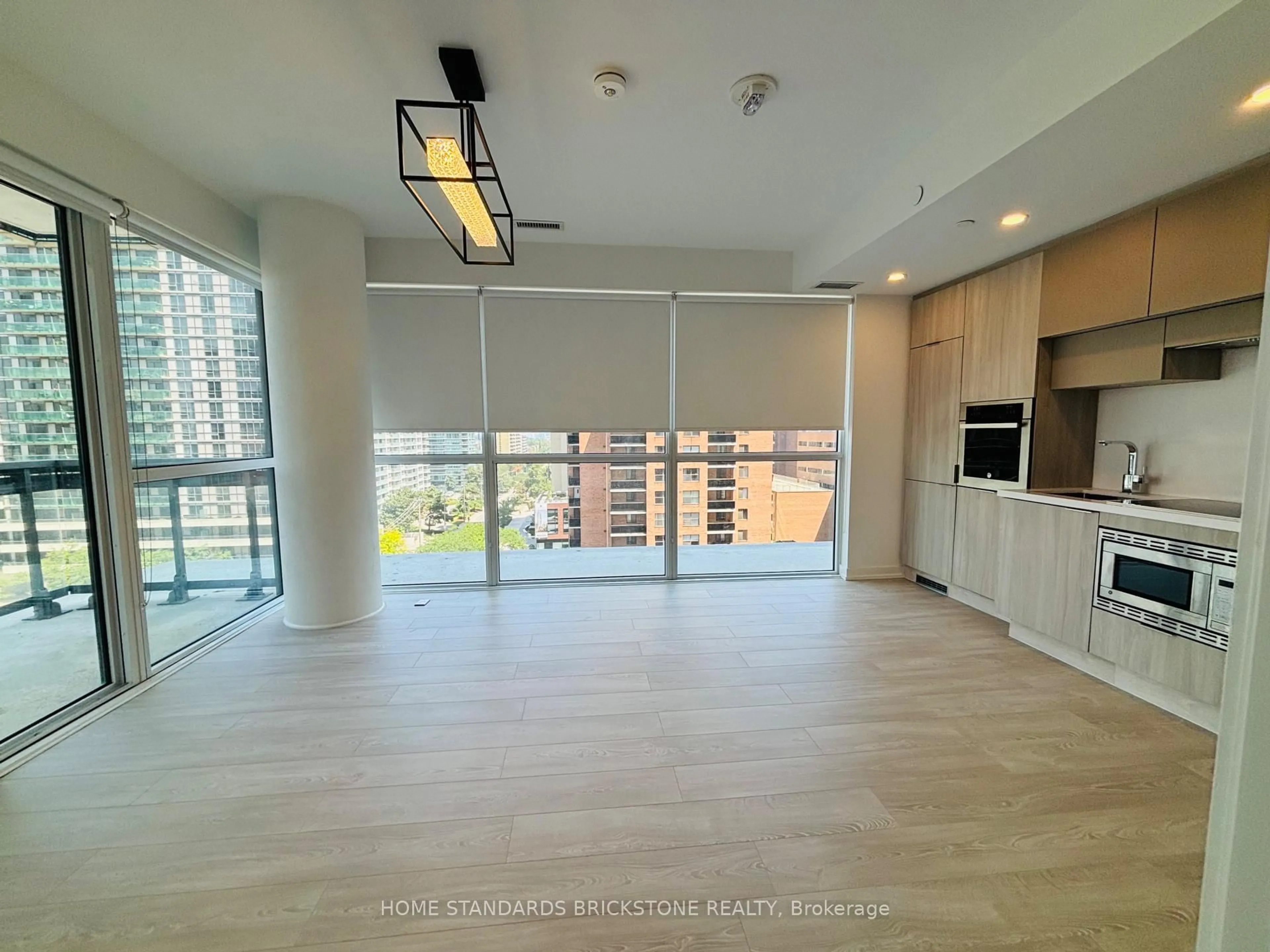 A pic of a room for 39 Roehampton Ave #609, Toronto Ontario M4P 1P9