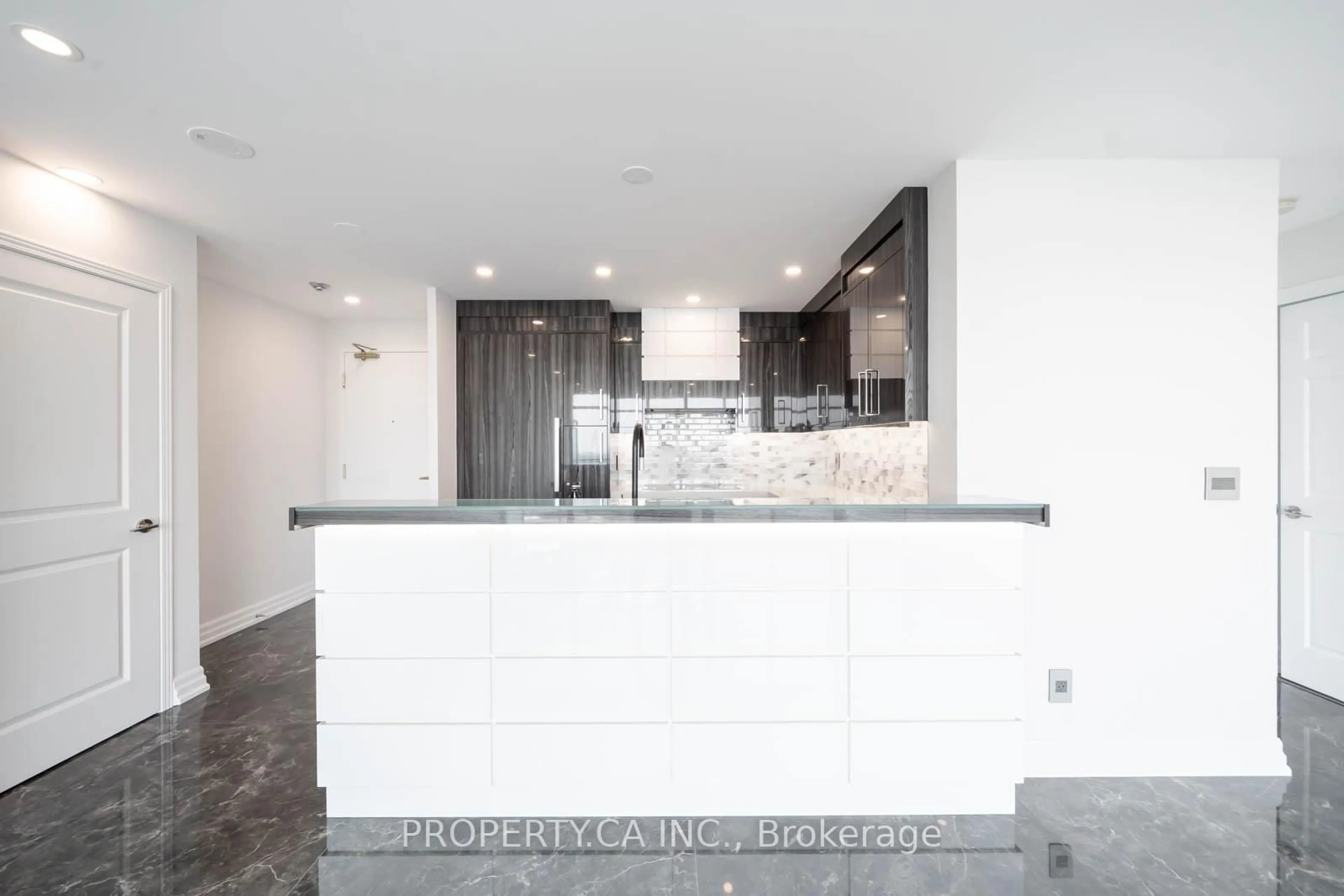 Open concept kitchen, unknown for 5508 Yonge St #PH02, Toronto Ontario M2N 7L2