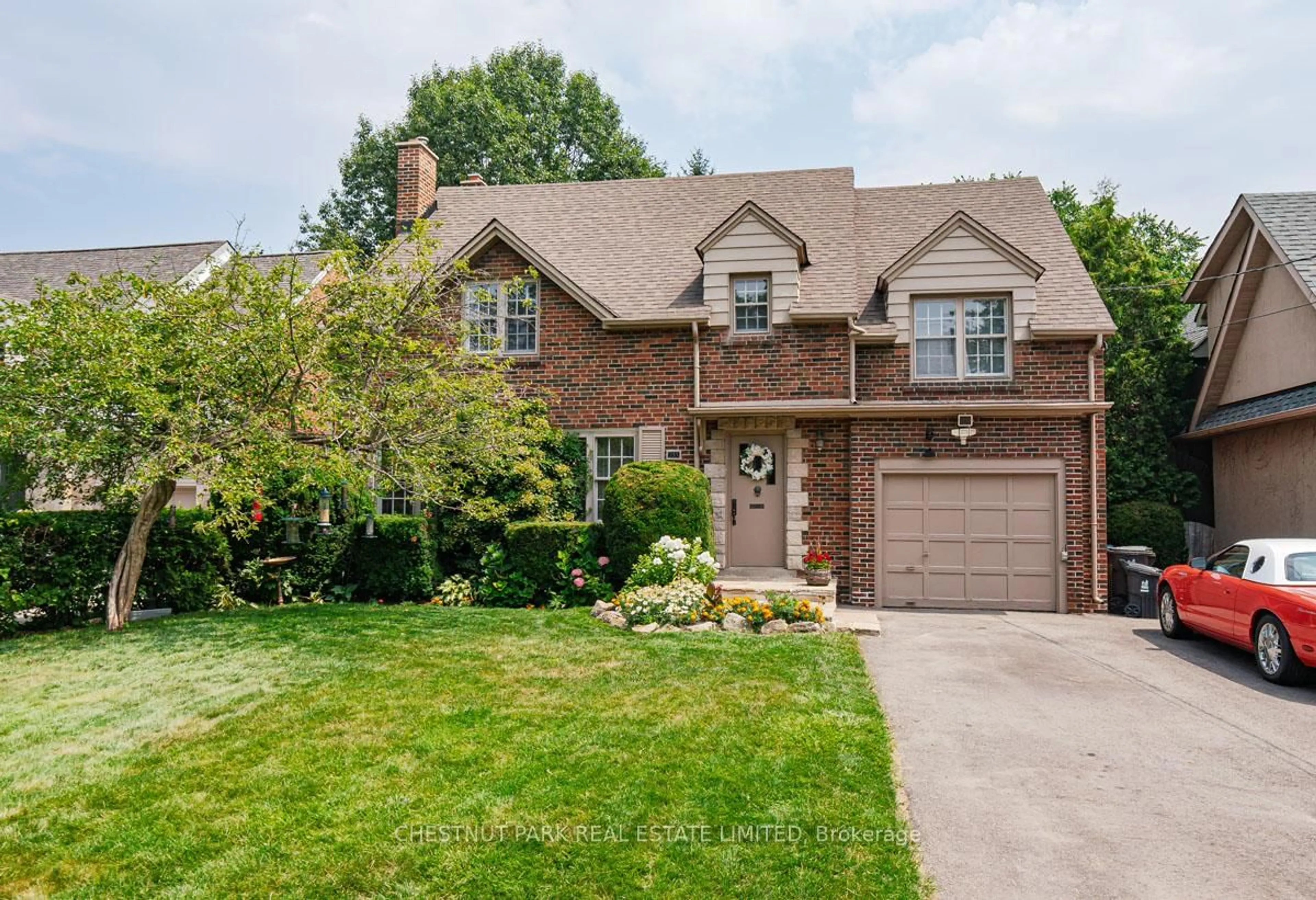 Home with brick exterior material, street for 233 Yonge Blvd, Toronto Ontario M5M 3J1
