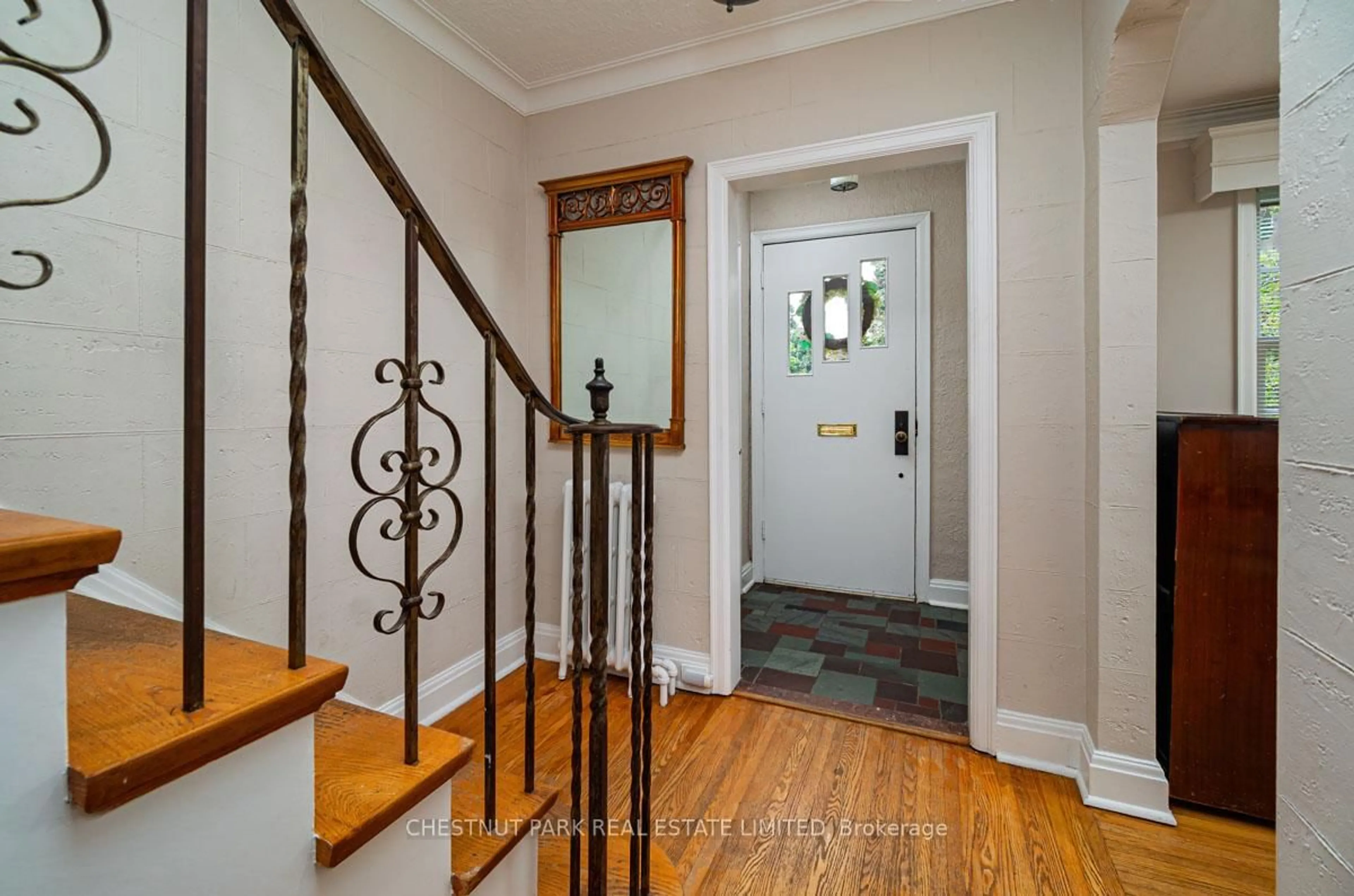 Indoor entryway for 233 Yonge Blvd, Toronto Ontario M5M 3J1