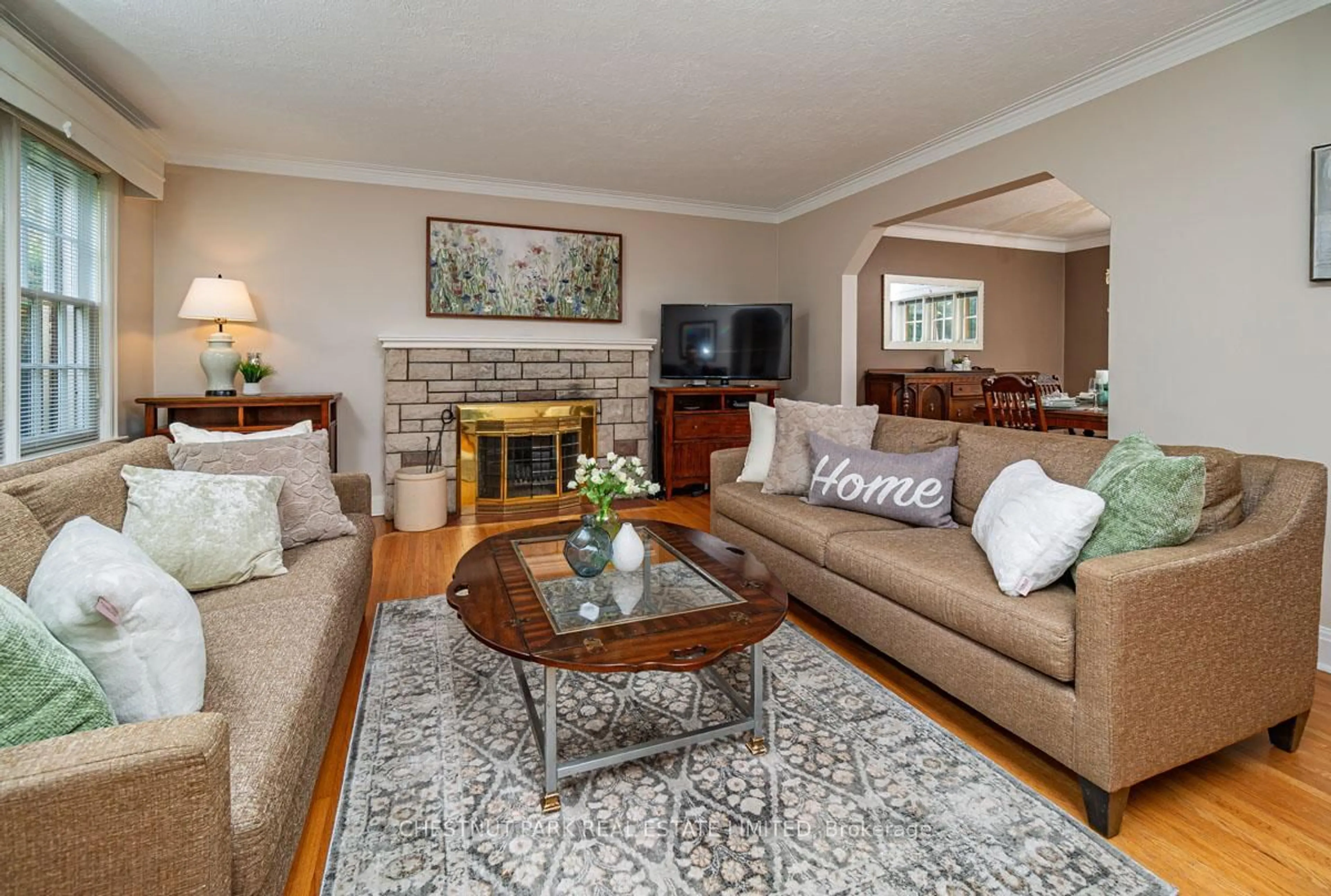 Living room with furniture, unknown for 233 Yonge Blvd, Toronto Ontario M5M 3J1