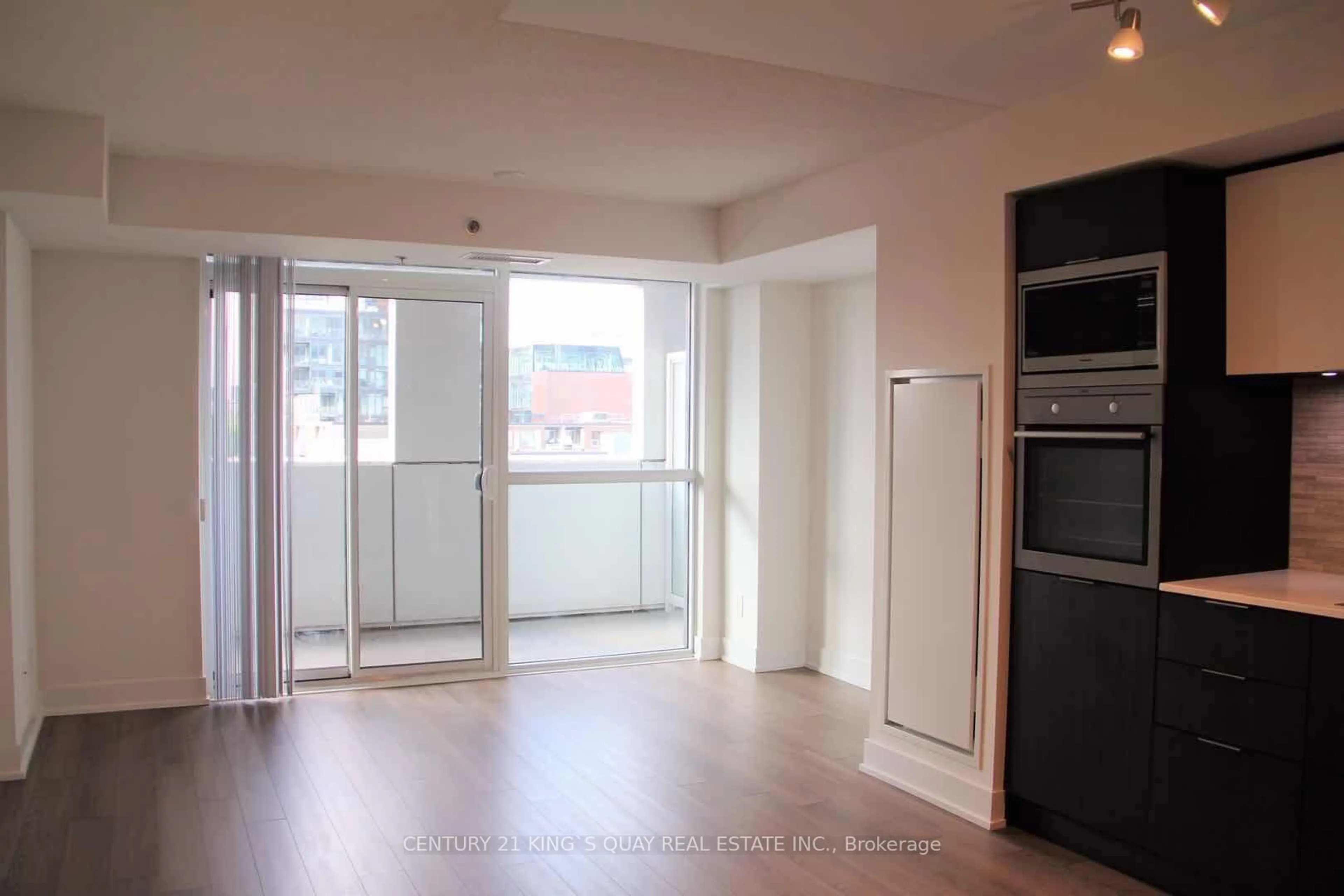 A pic of a room for 318 Richmond St #606, Toronto Ontario M5V 0B4