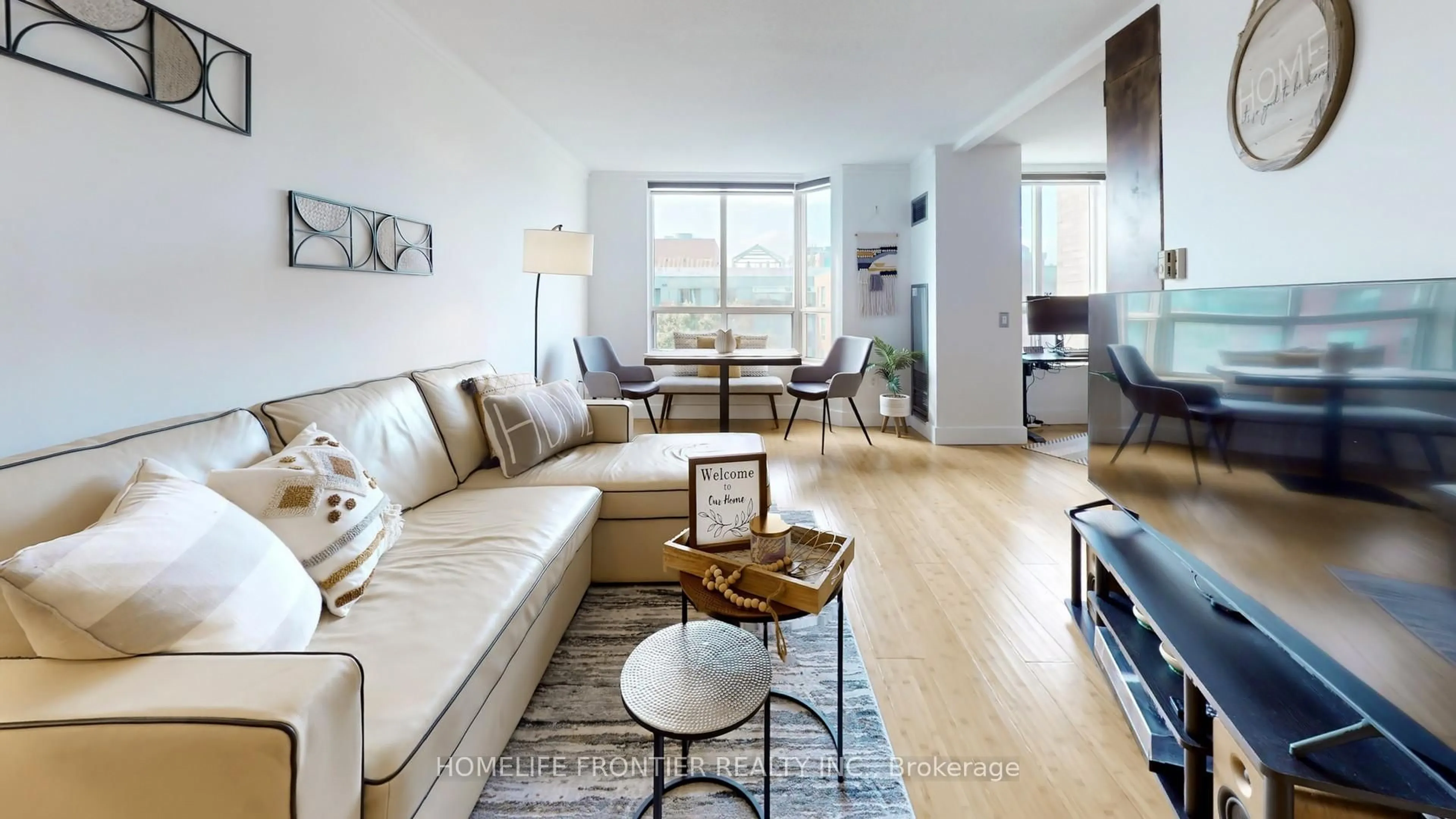 Living room with furniture, wood/laminate floor for 284 Bloor St #806, Toronto Ontario M5S 3B8
