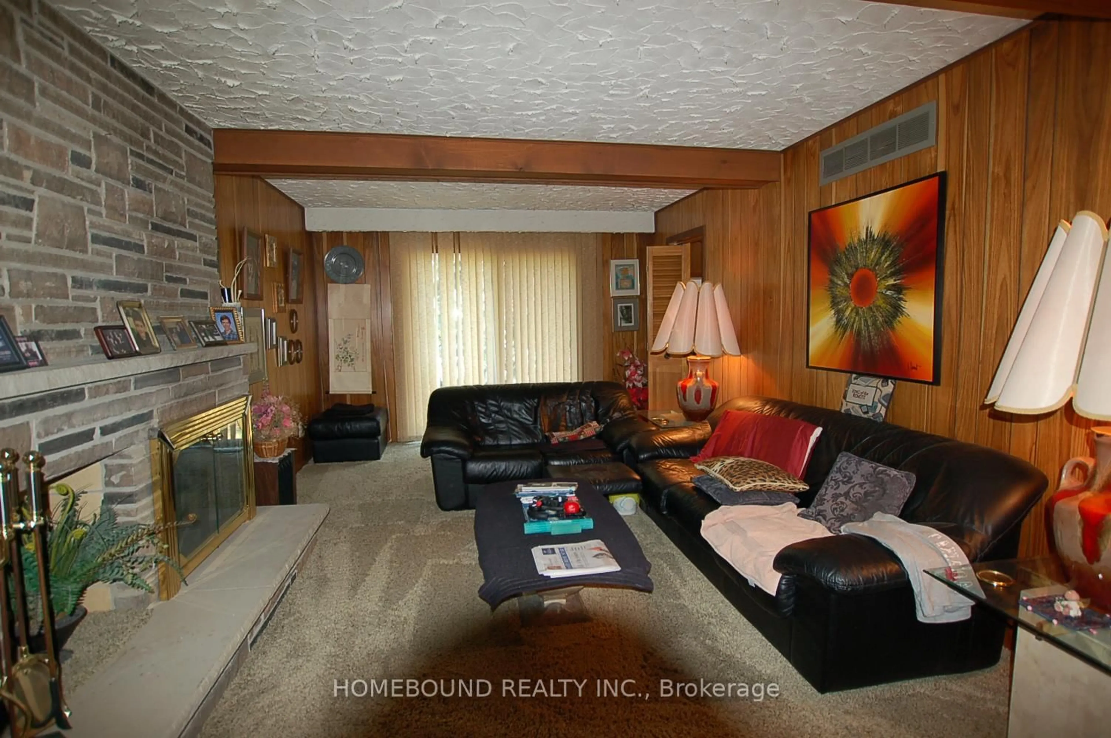 Living room with furniture, wood/laminate floor for 19 Mistflower Rd, Toronto Ontario M2H 3G8