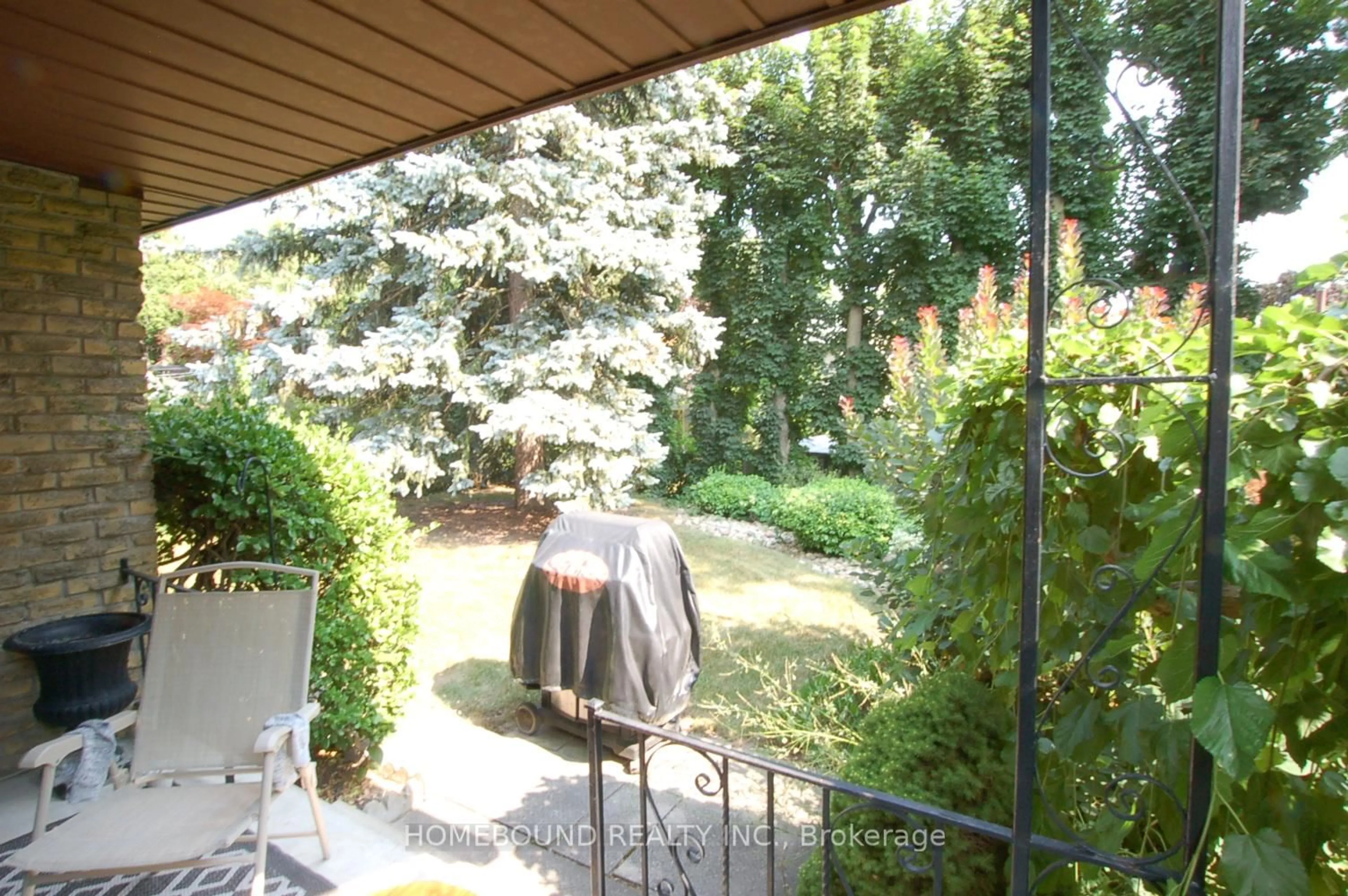Patio, street for 19 Mistflower Rd, Toronto Ontario M2H 3G8