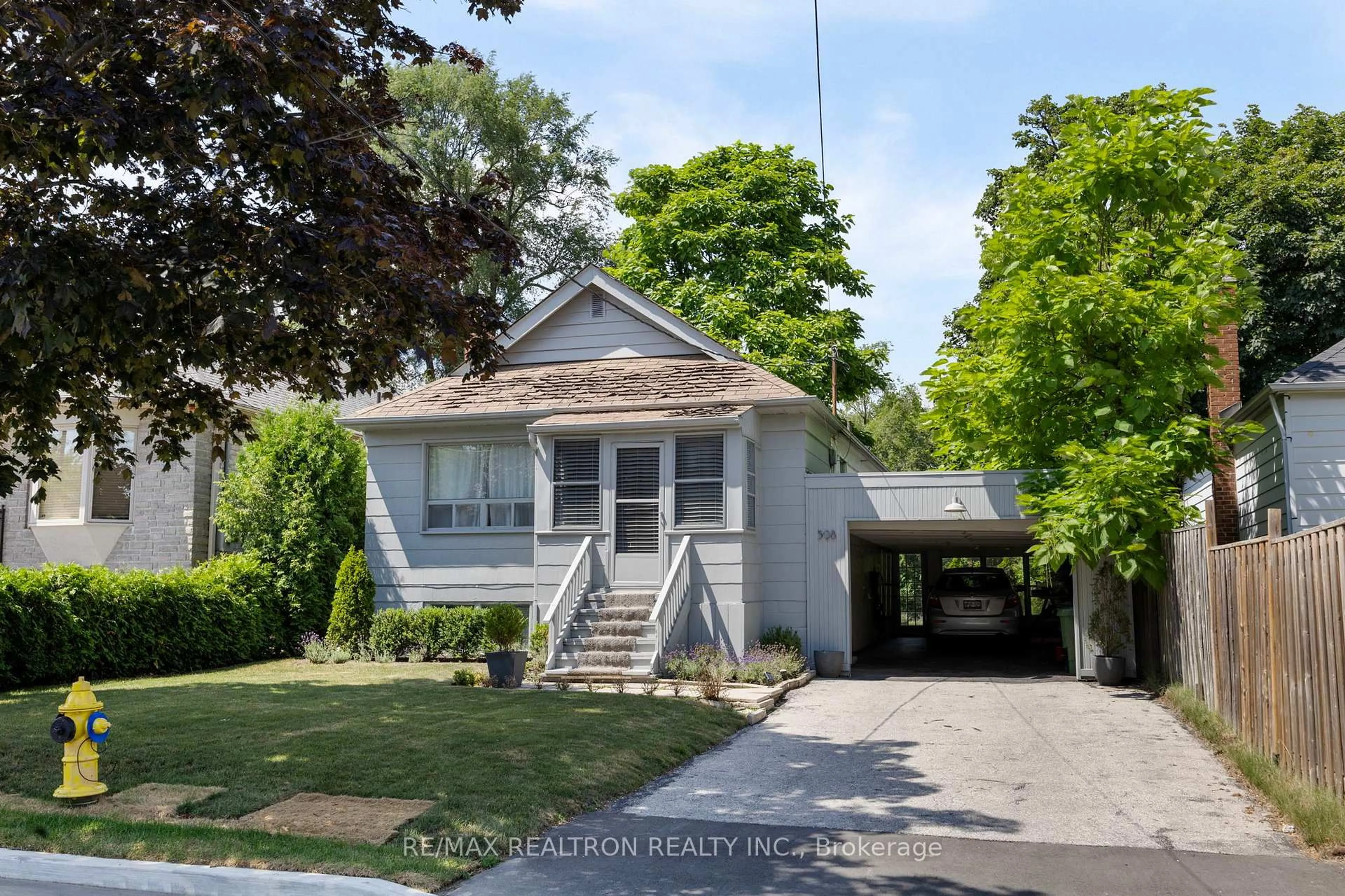 Home with vinyl exterior material, street for 598 Coldstream Ave, Toronto Ontario M6B 2L2