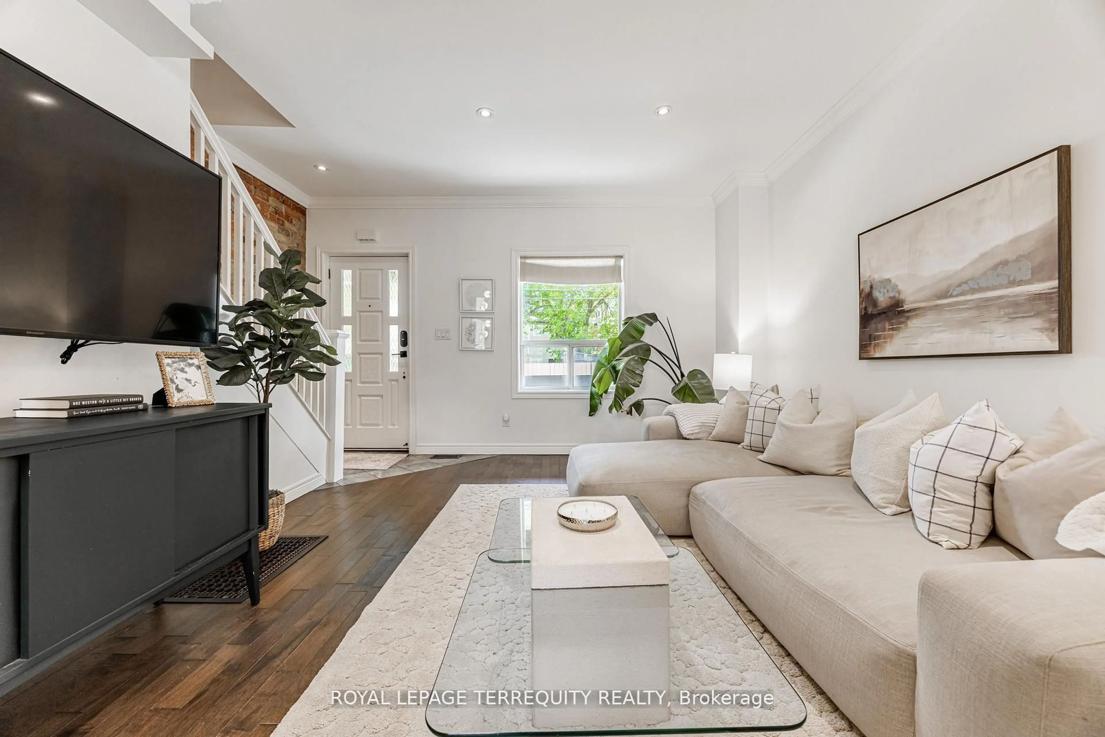 Living room with furniture, wood/laminate floor for 34 O'Leary Ave, Toronto Ontario M6E 1L4