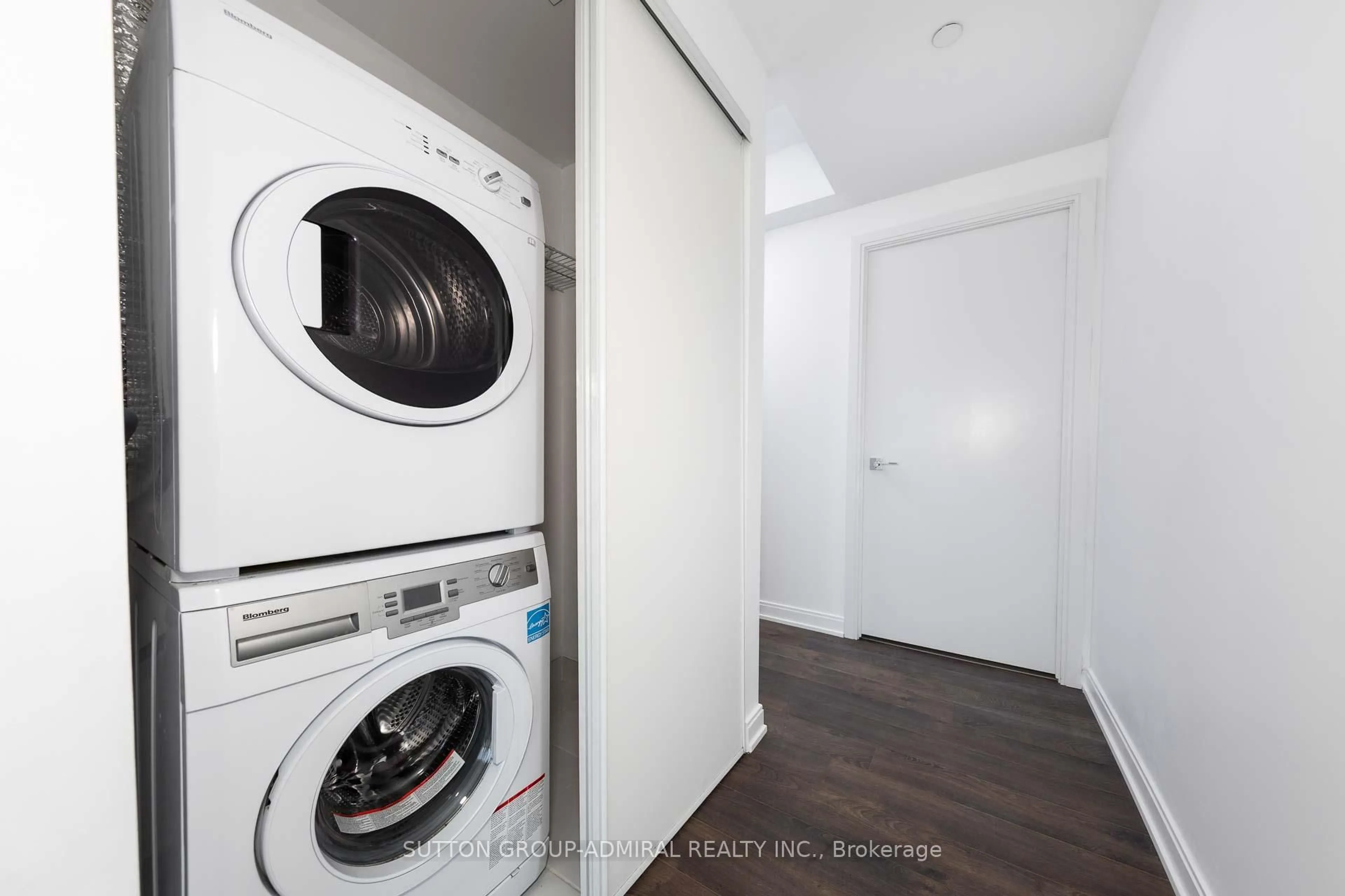 Laundry room for 42 Charles St #4403, Toronto Ontario M4Y 1T1