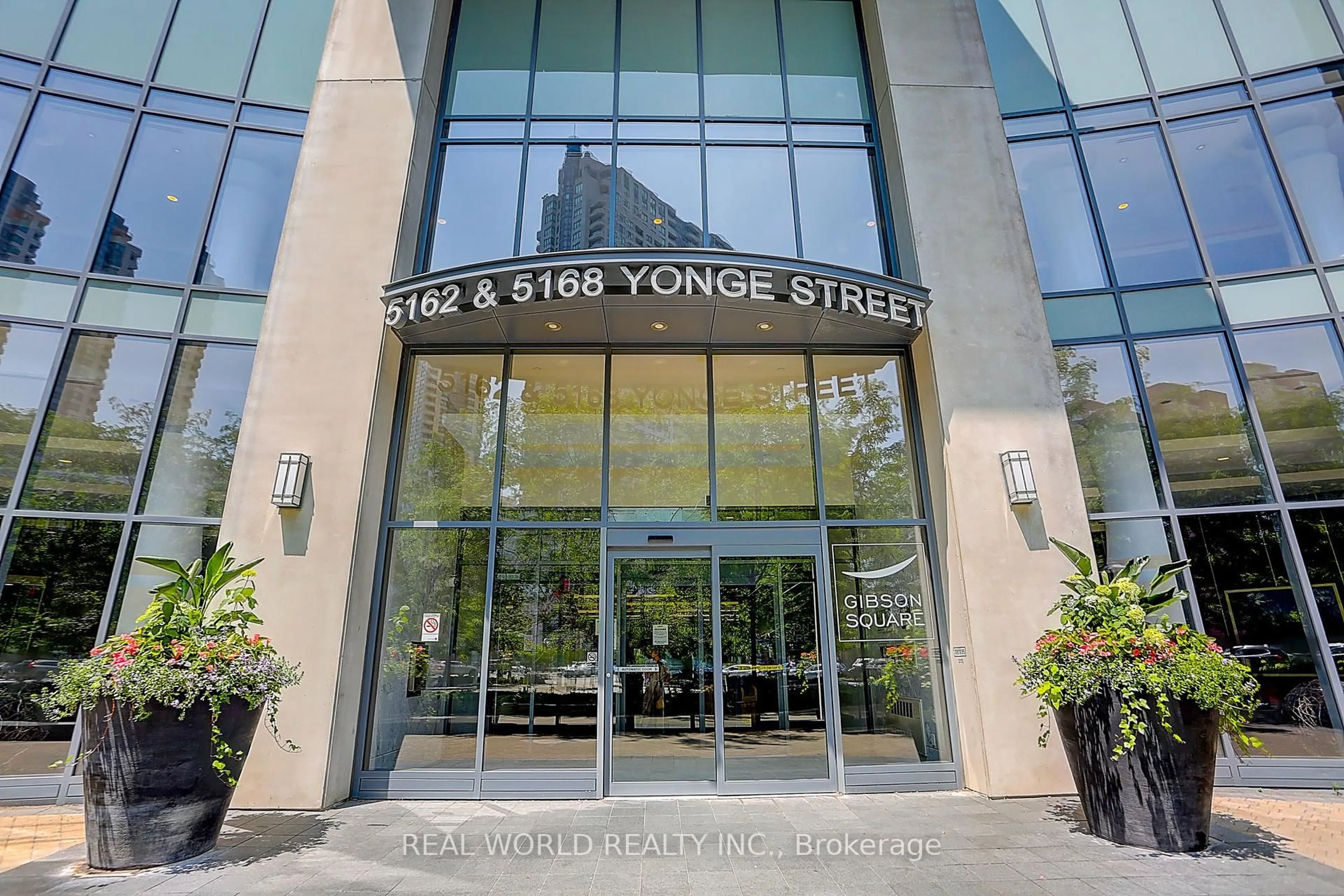 Indoor foyer for 5162 Yonge St #Ph103, Toronto Ontario M2N 0E9