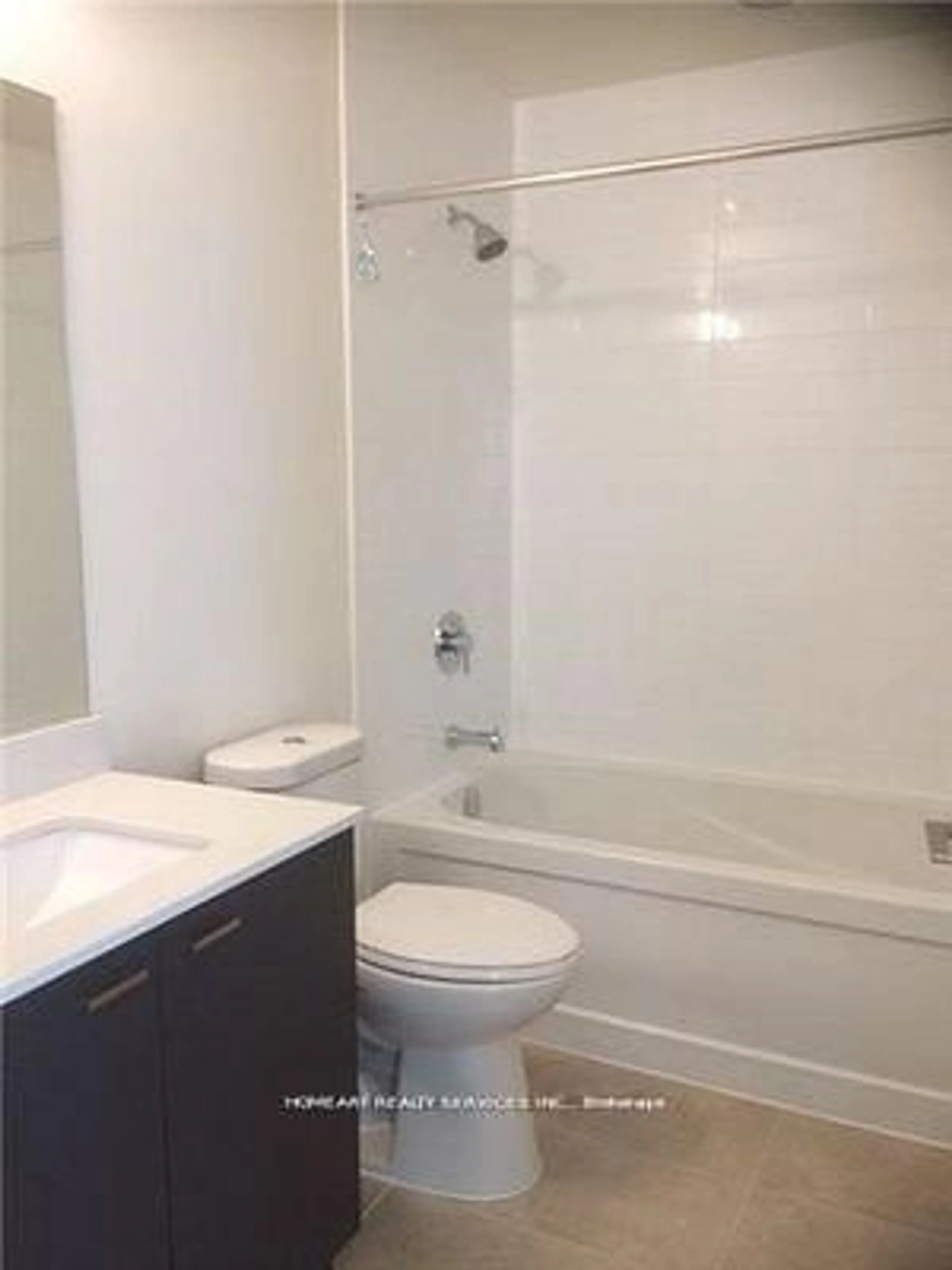 Standard bathroom, unknown for 30 Roehampton Ave #304, Toronto Ontario M4P 1R2