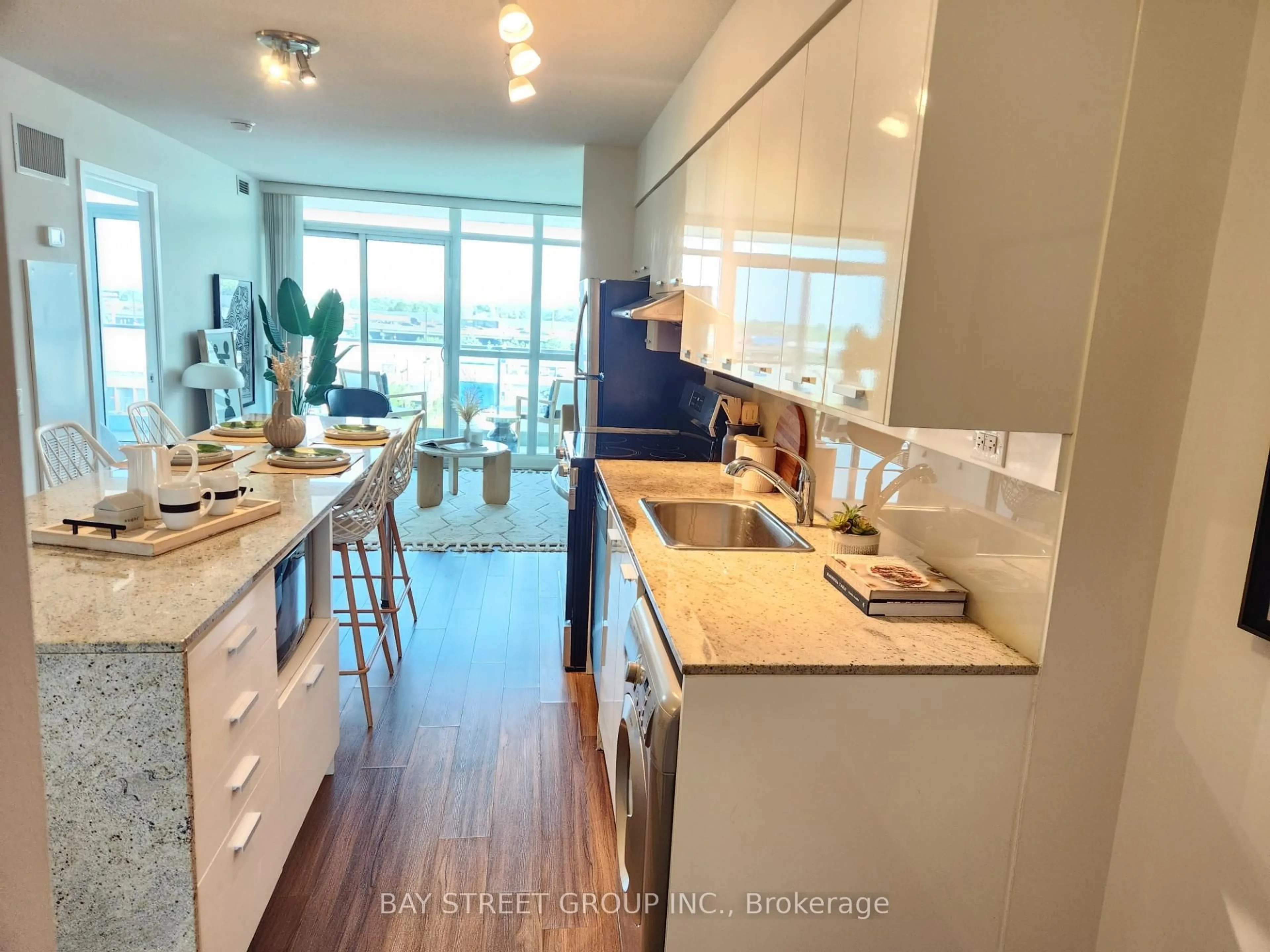 Open concept kitchen, unknown for 29 Singer Crt #512, Toronto Ontario M2K 0B3