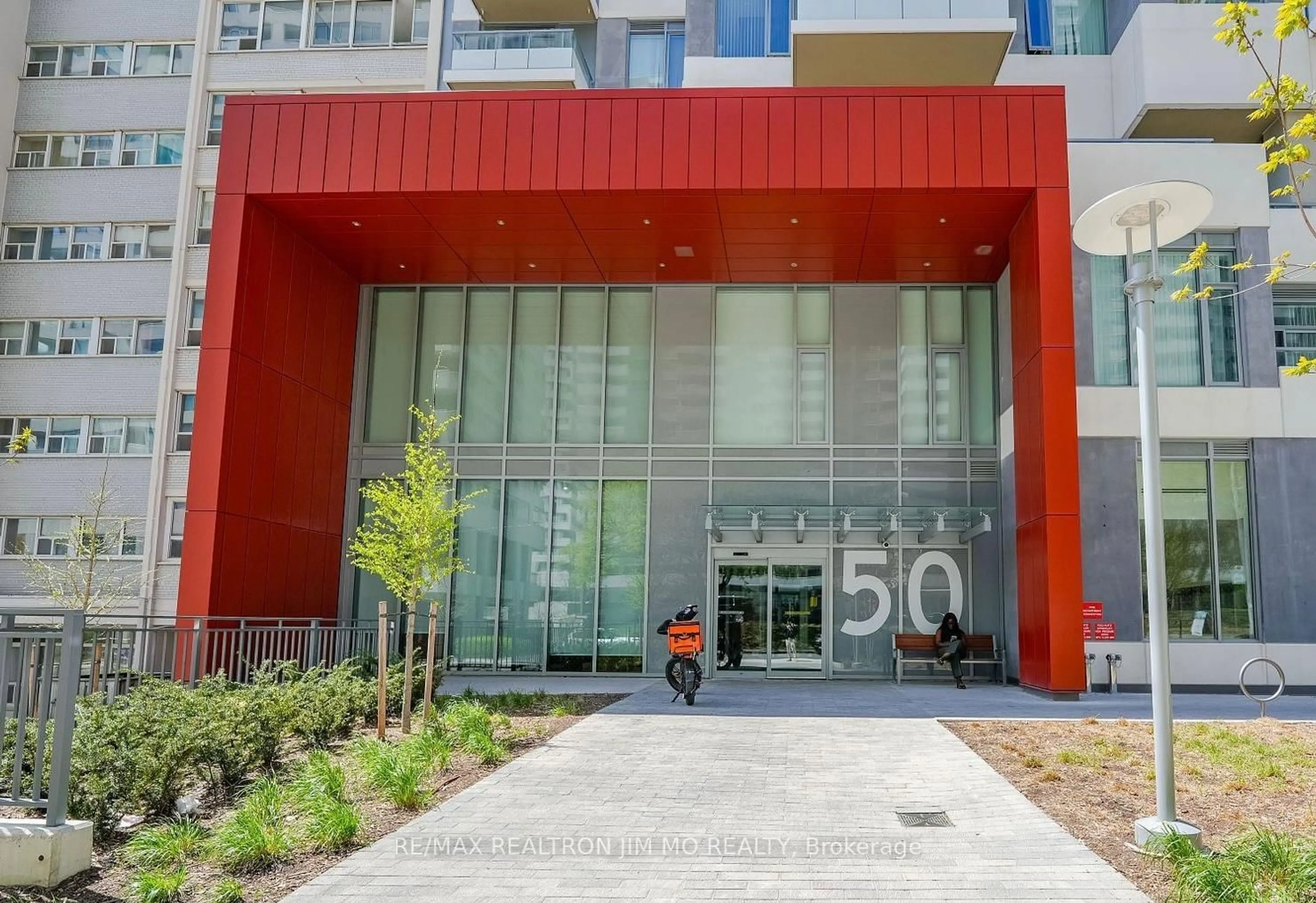 Indoor foyer for 50 Dunfield Ave #1716, Toronto Ontario M4S 0E4