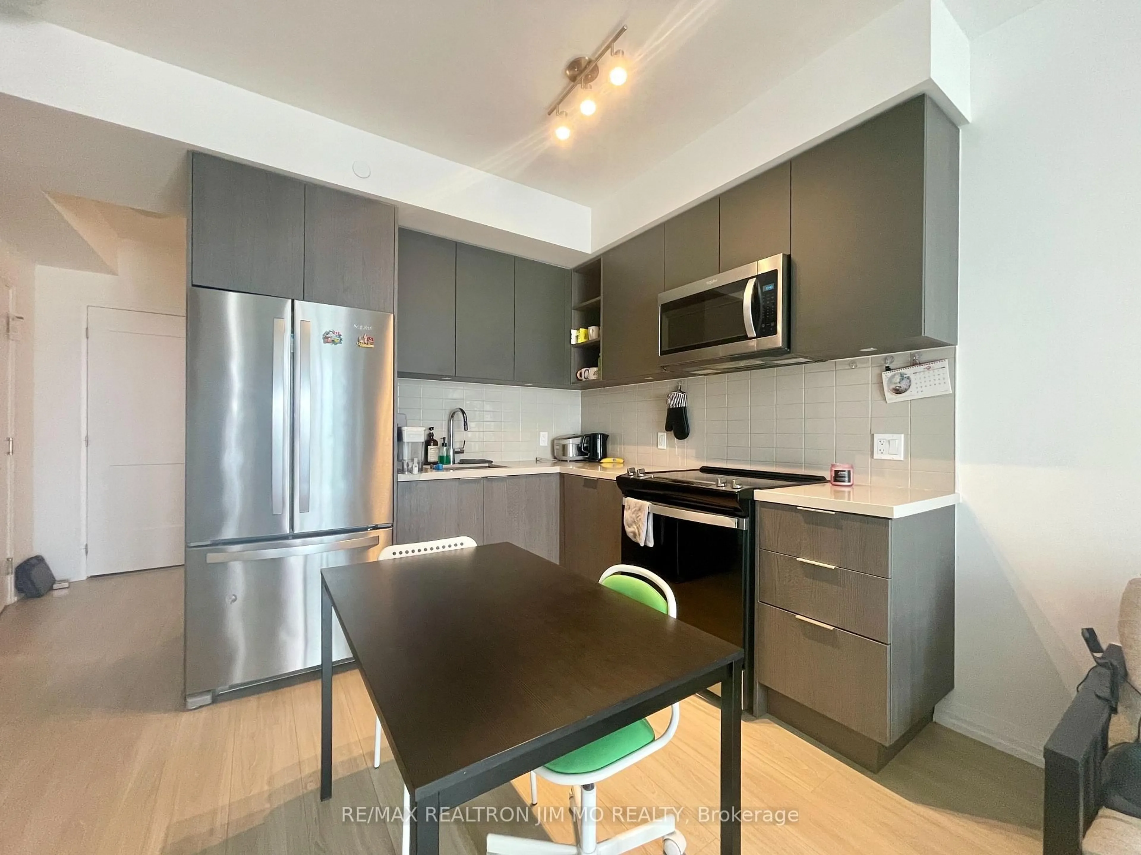 Standard kitchen, unknown for 50 Dunfield Ave #1716, Toronto Ontario M4S 0E4
