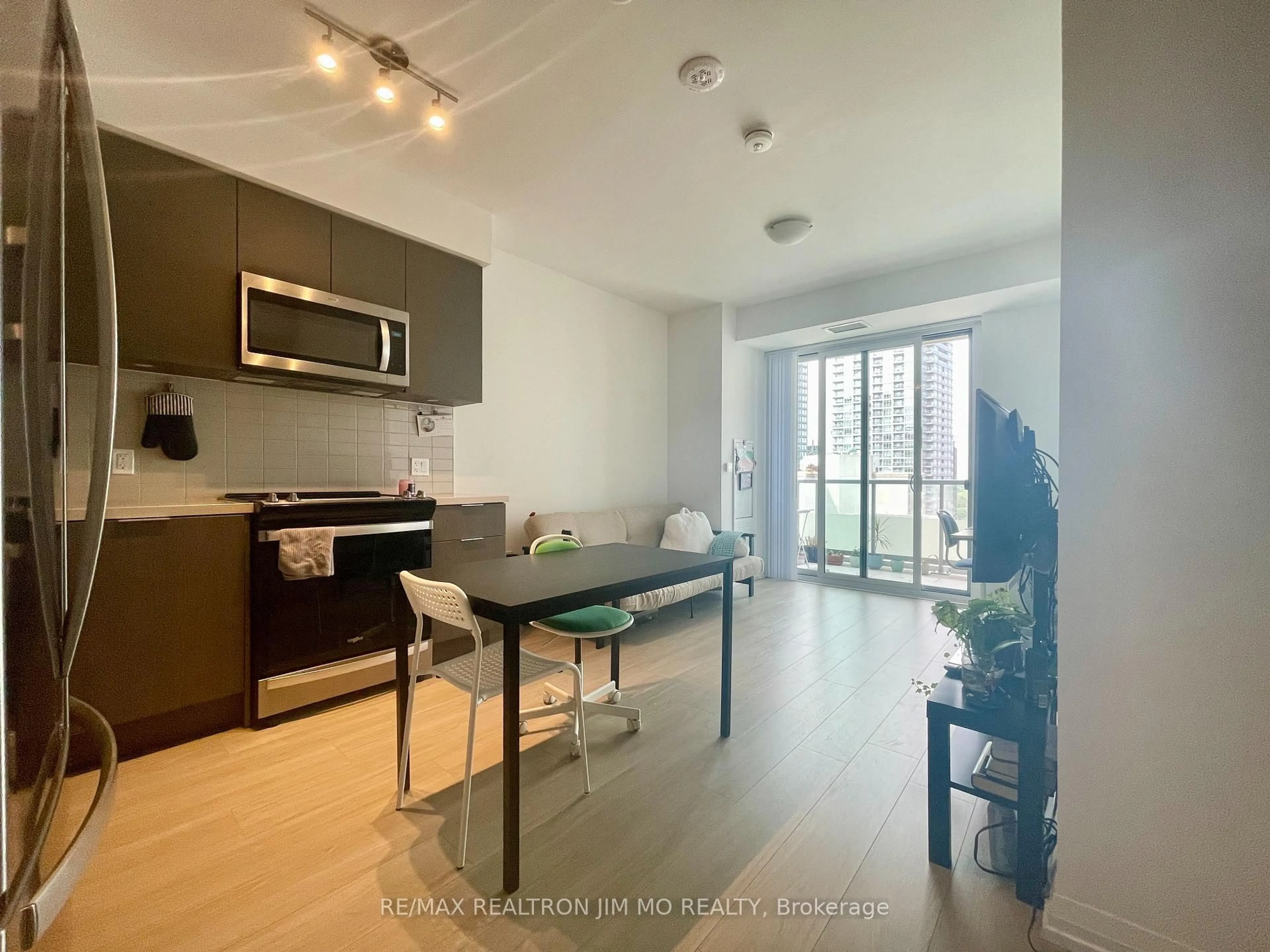 Unknown for 50 Dunfield Ave #1716, Toronto Ontario M4S 0E4