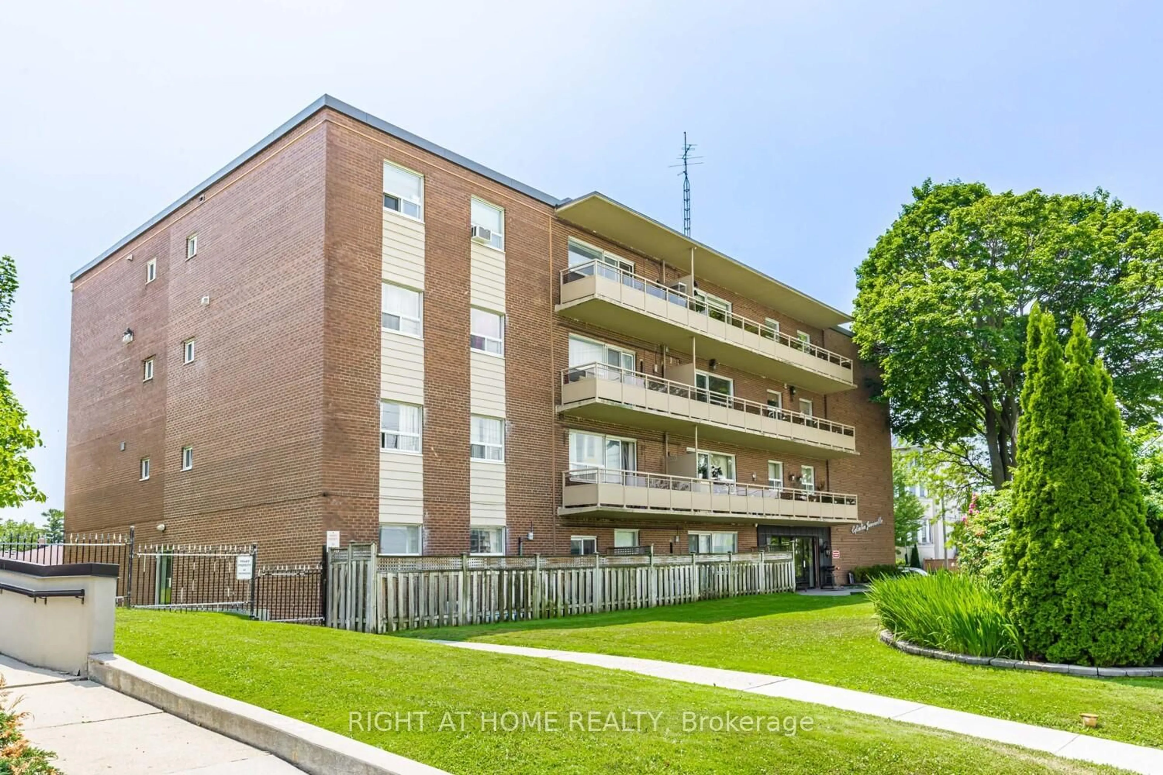 Unknown for 71 Jonesville Cres #104, Toronto Ontario M4A 1H1