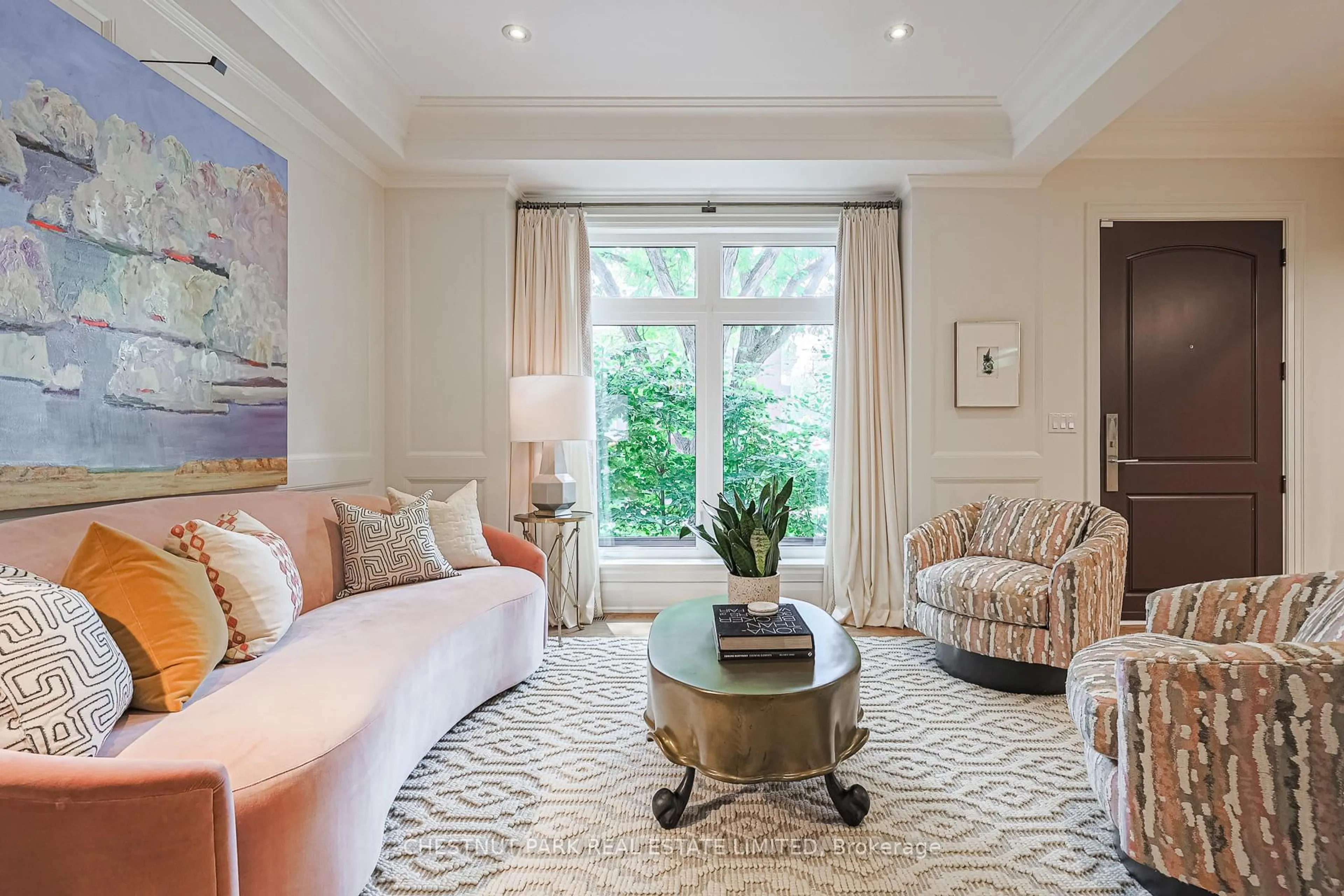 Living room with furniture, carpet floor for 80 Braeside Rd, Toronto Ontario M5N 1X7