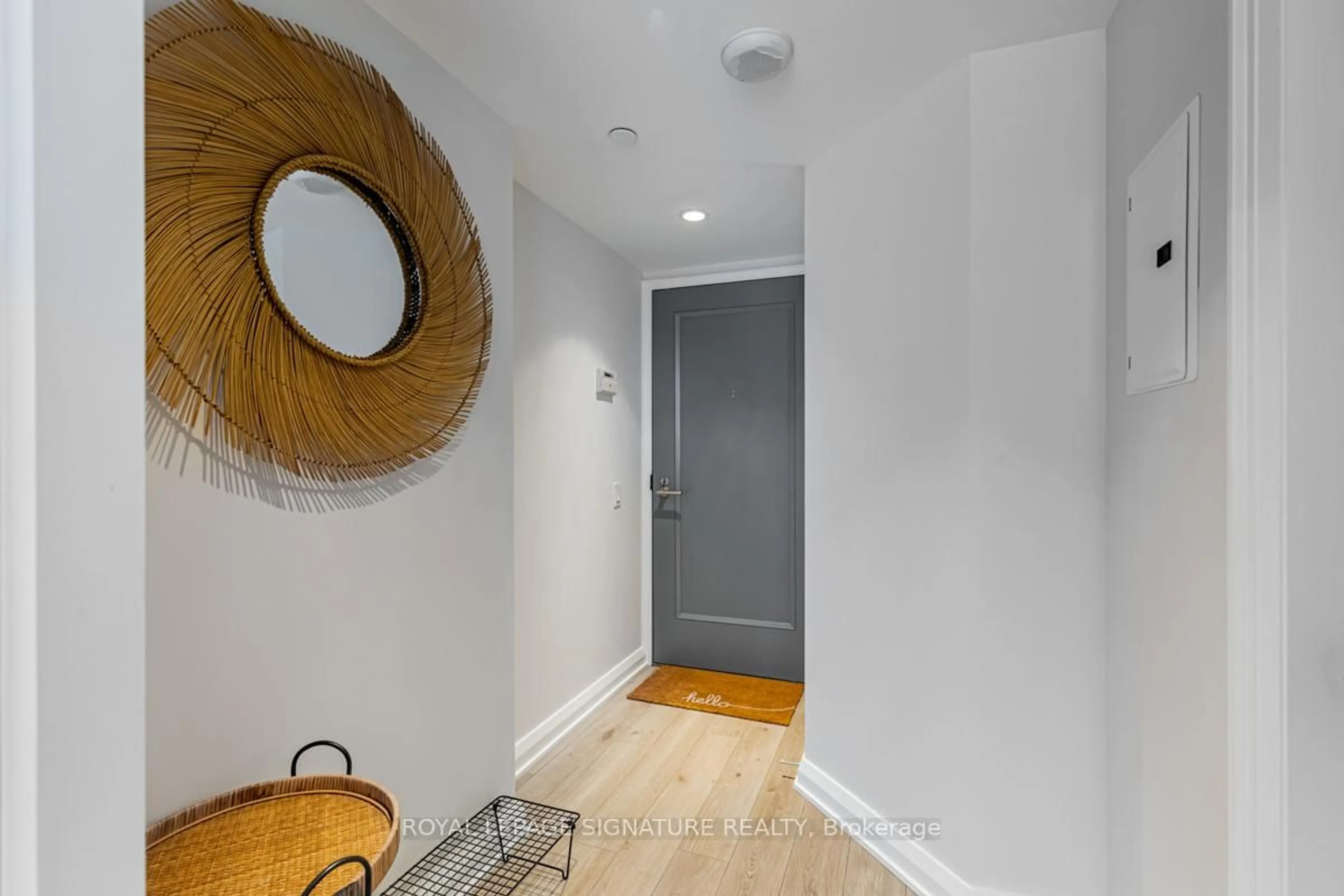 Indoor entryway for 155 Yorkville Ave #1814, Toronto Ontario M5R 0B4