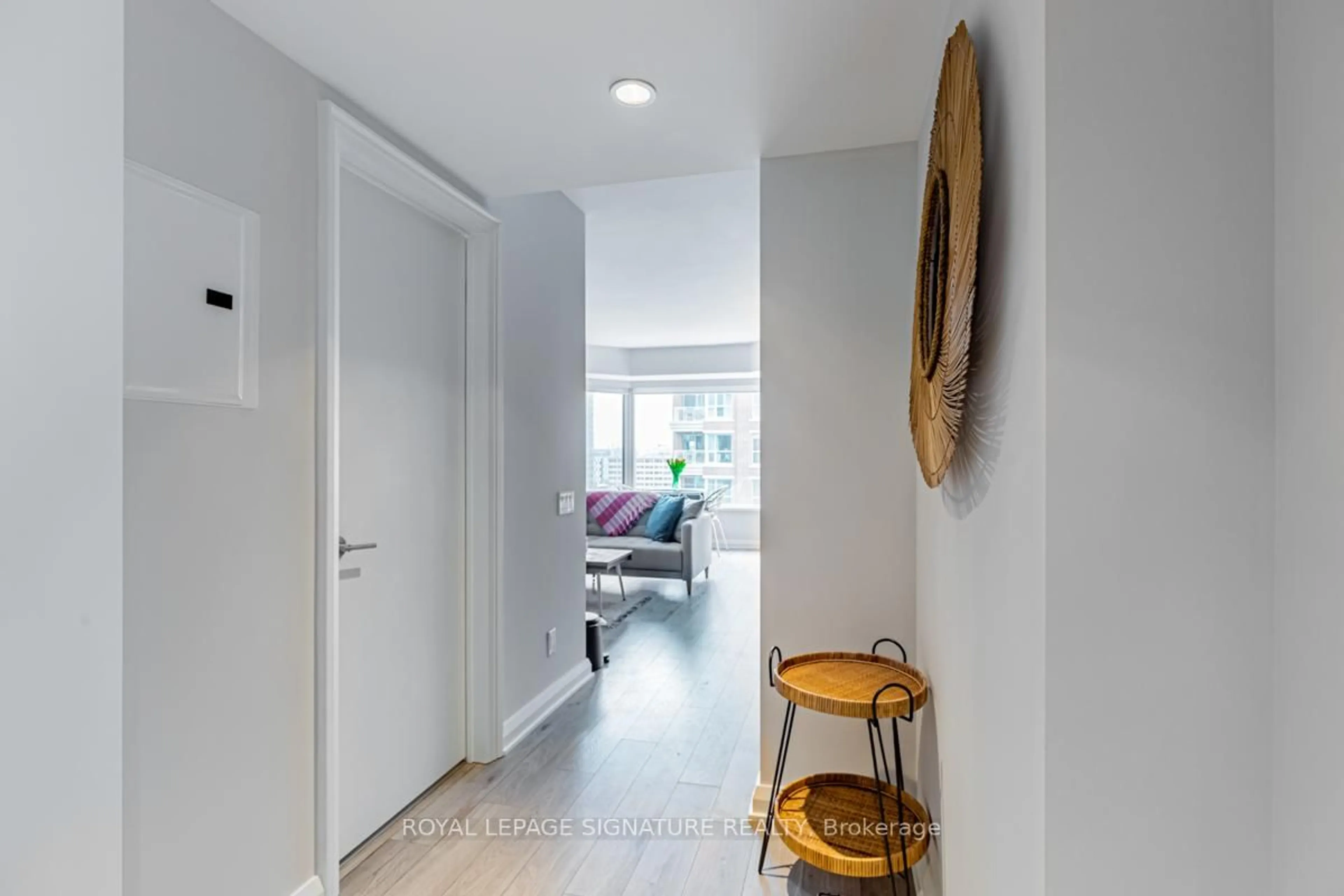 Indoor entryway for 155 Yorkville Ave #1814, Toronto Ontario M5R 0B4