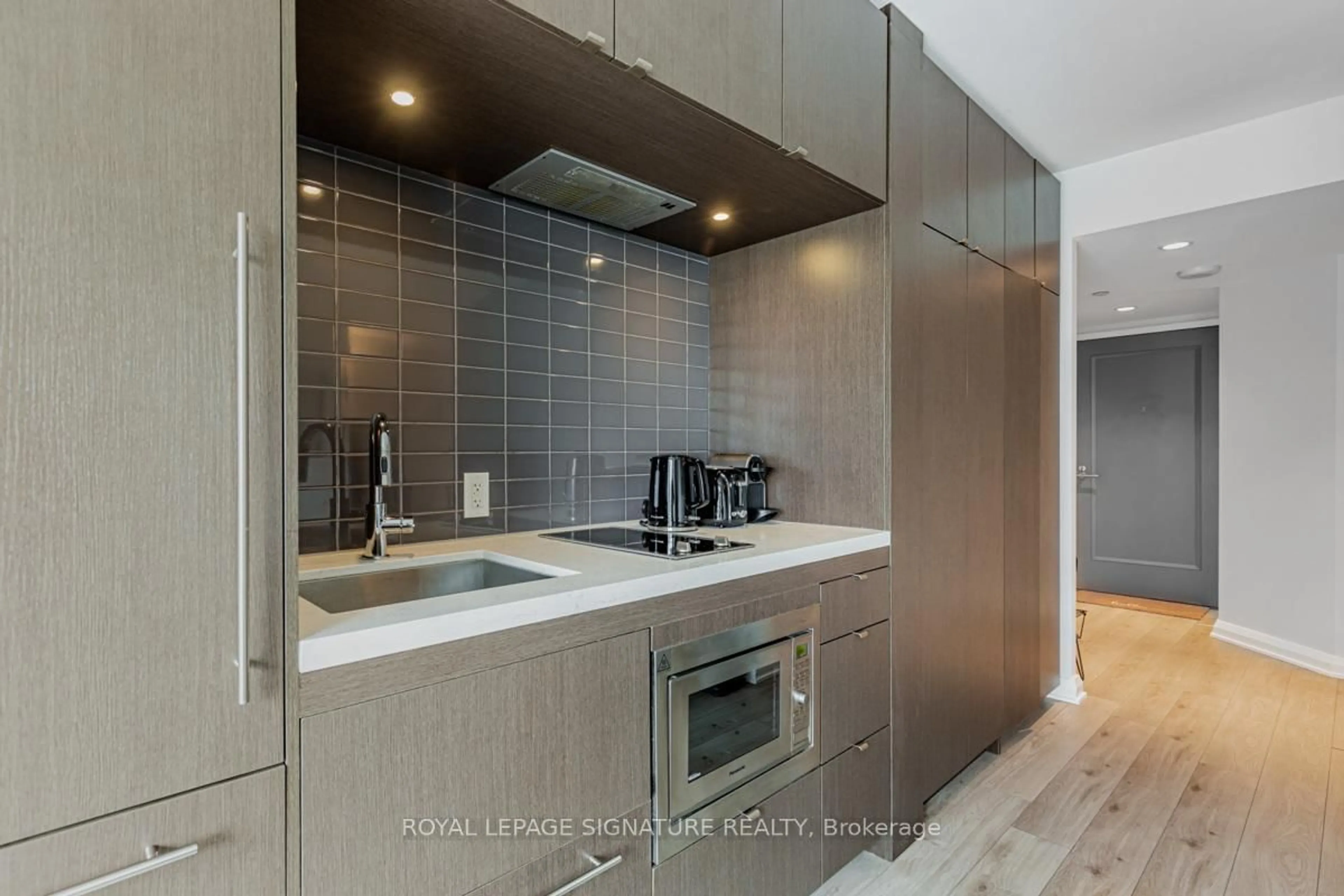 Unknown for 155 Yorkville Ave #1814, Toronto Ontario M5R 0B4