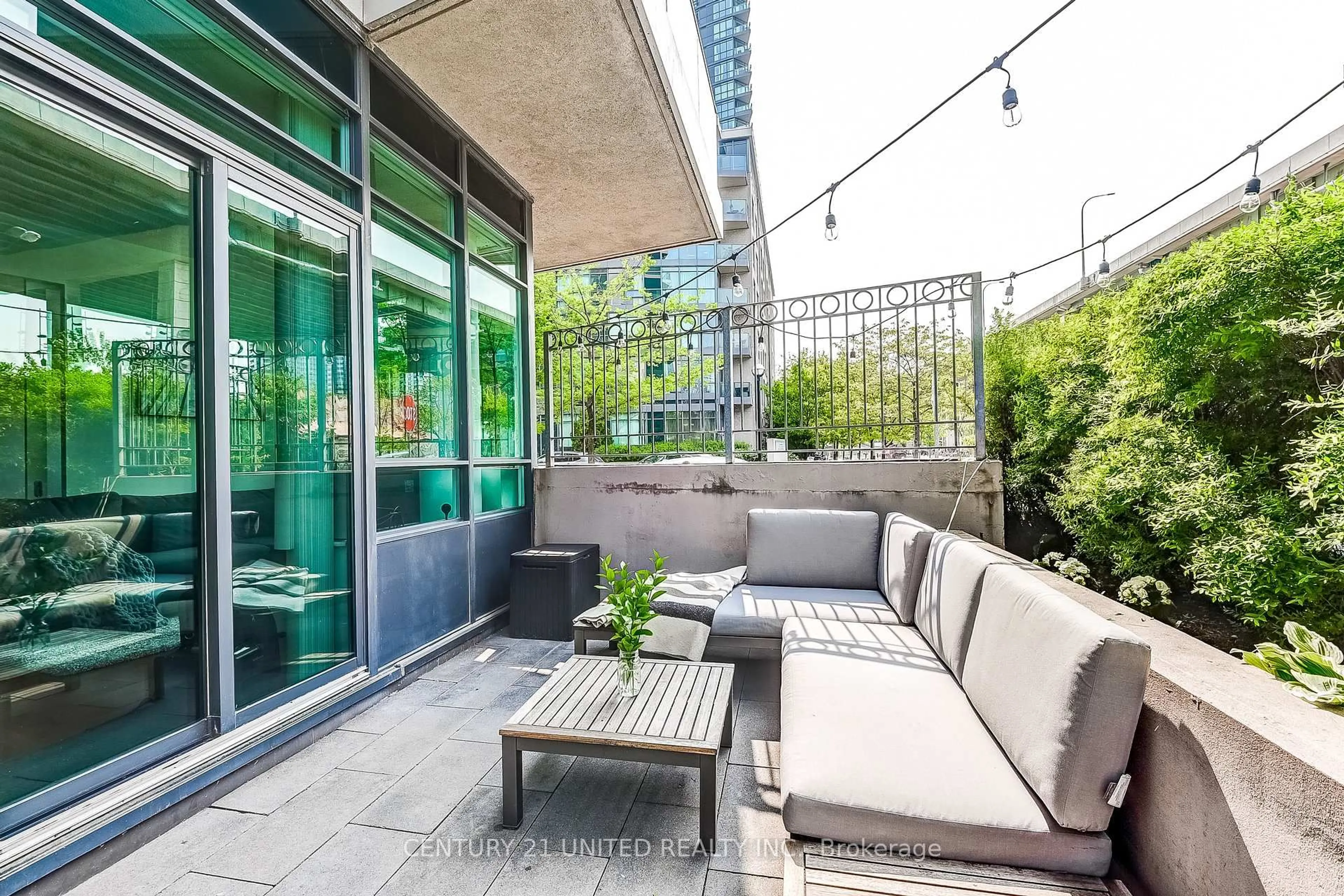 Patio, street for 209 Fort York Blvd #164, Toronto Ontario M5V 4A1