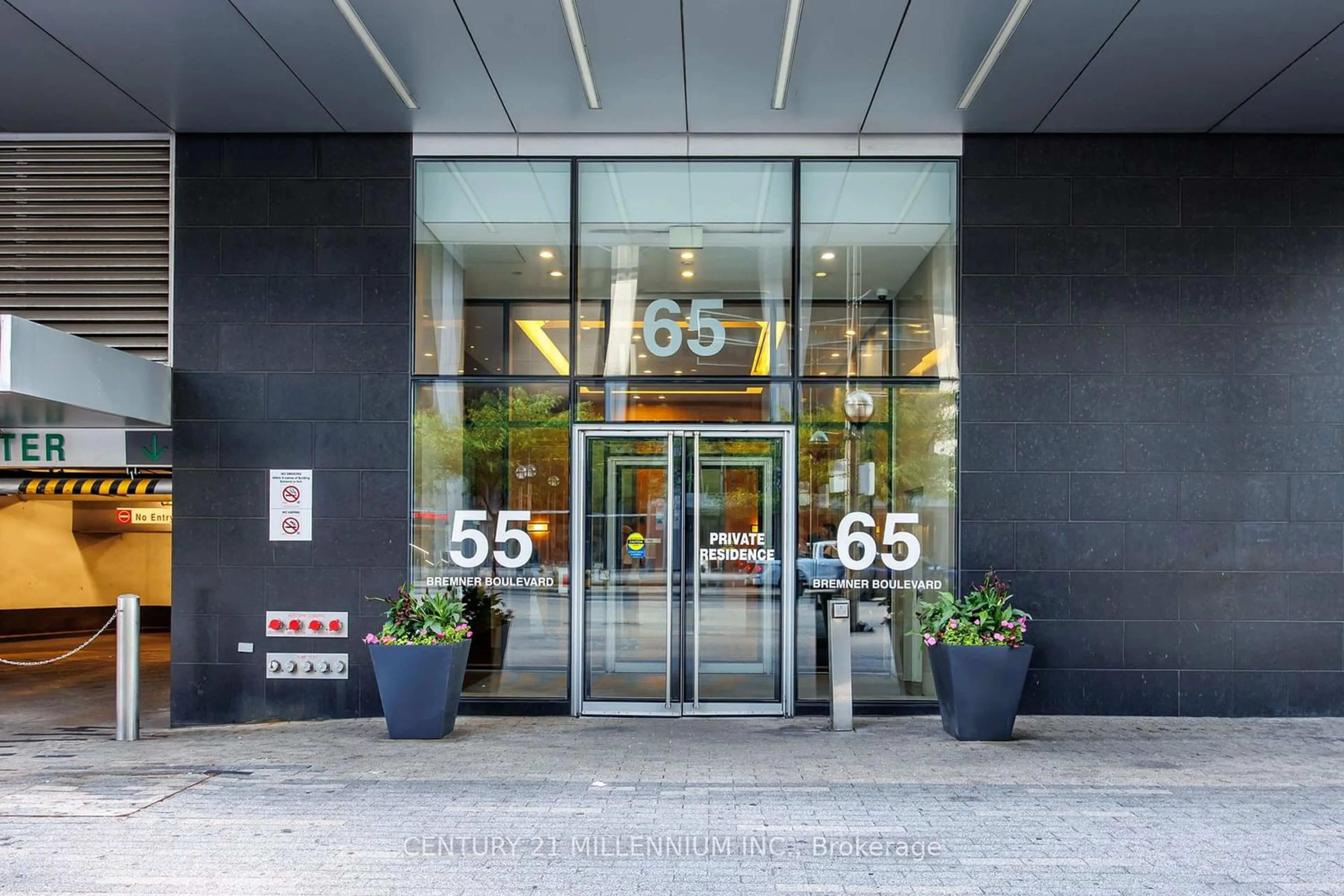 Indoor foyer for 65 Bremner Blvd #4503, Toronto Ontario M5J 0A7