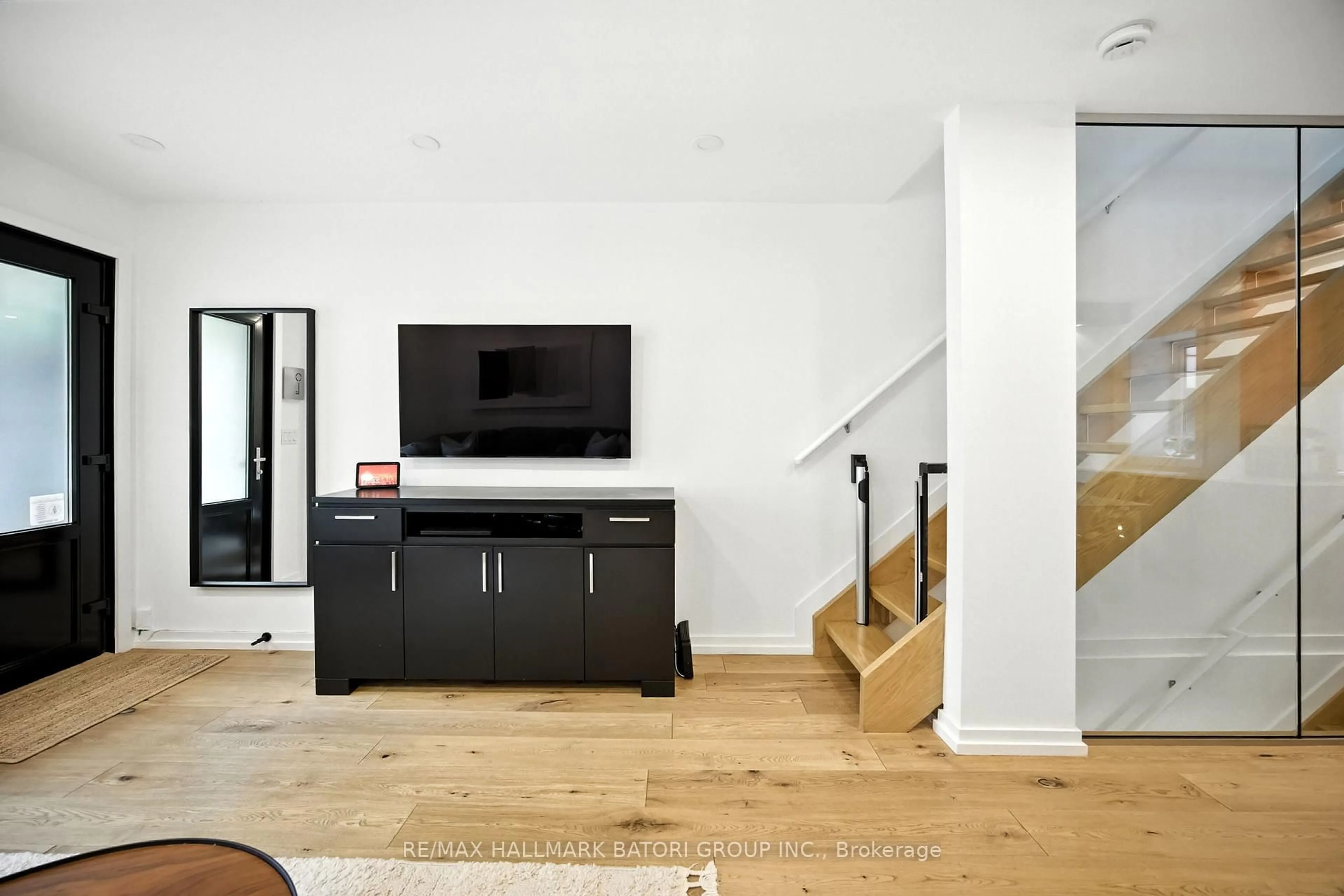 Unknown for 276 Roselawn Ave, Toronto Ontario M4R 1E9