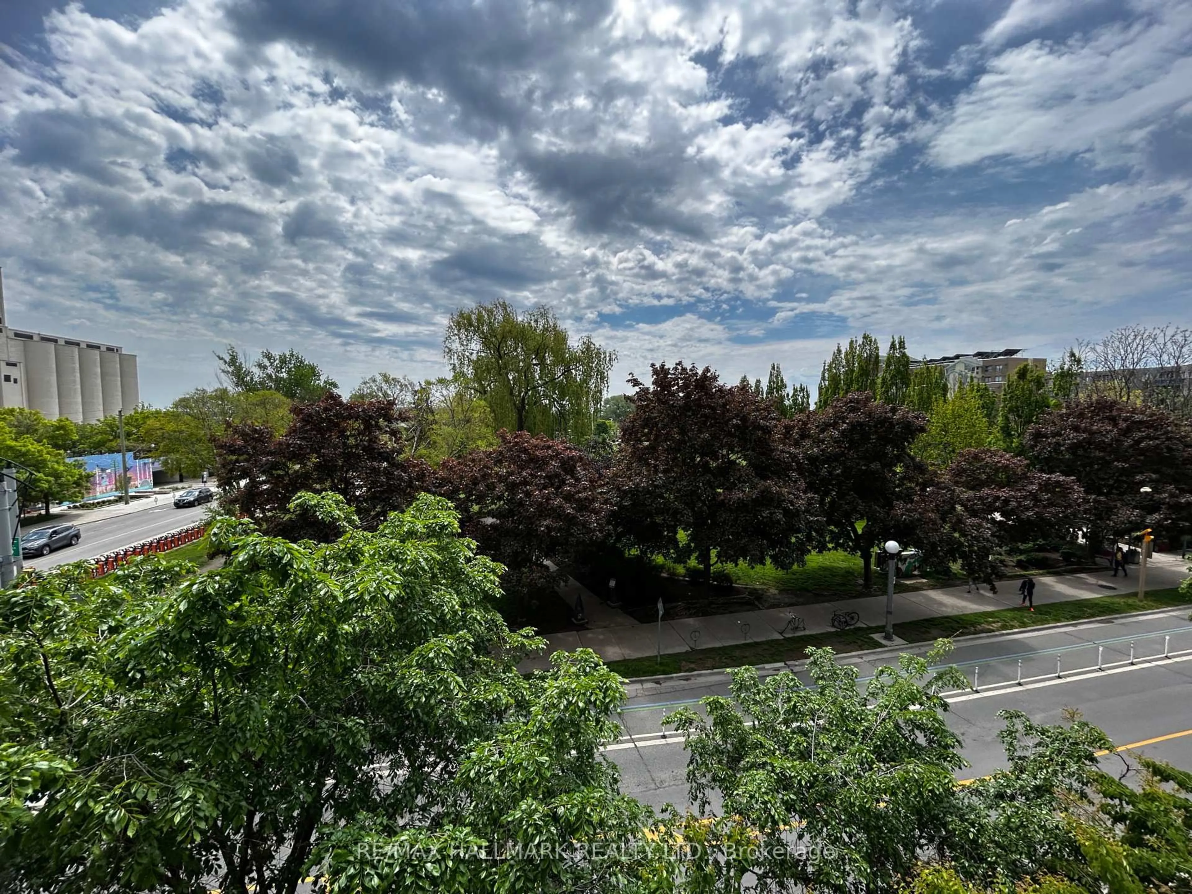A pic from outside/outdoor area/front of a property/back of a property/a pic from drone, unknown for 650 Queens Quay #509, Toronto Ontario M5V 3N2