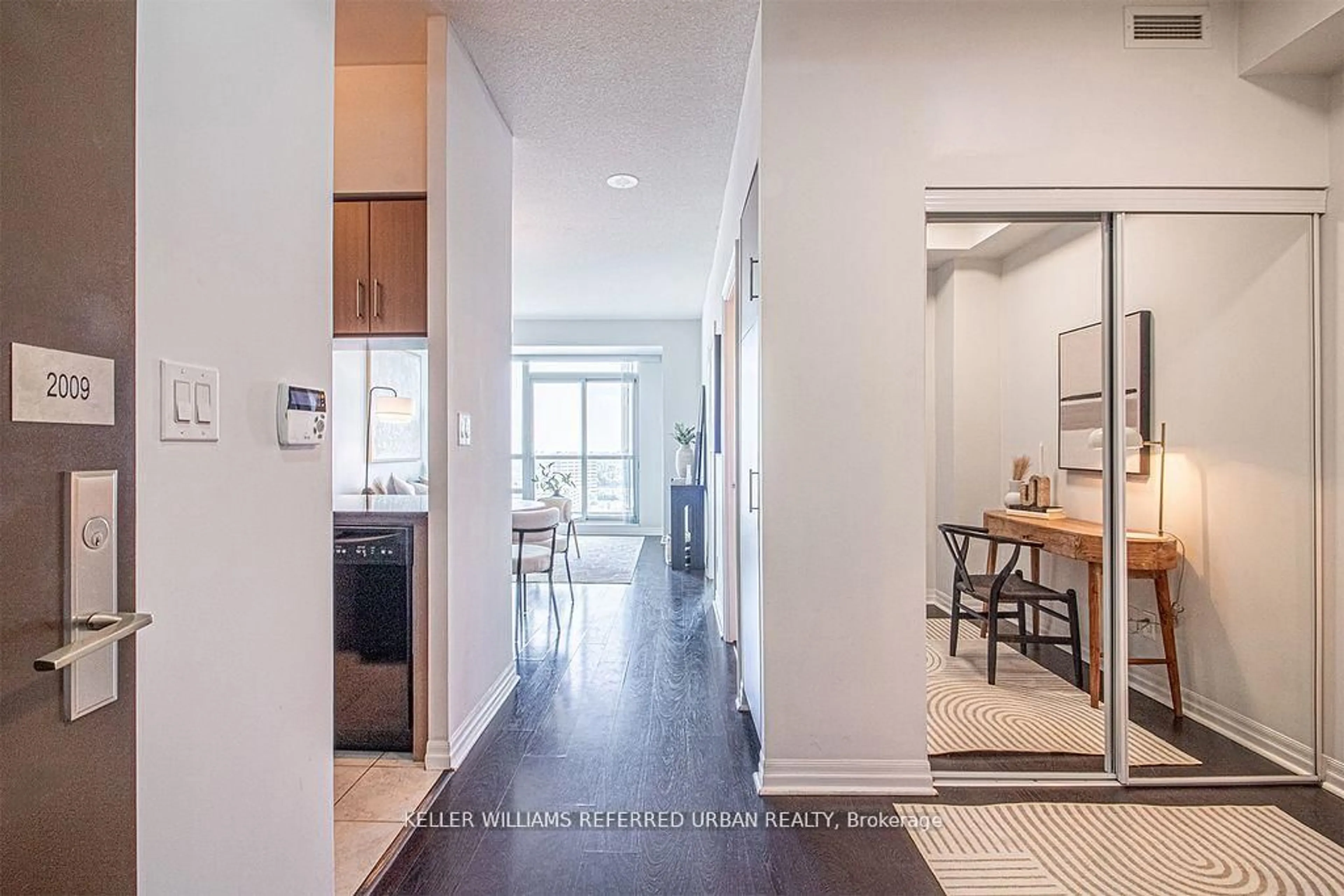Indoor entryway for 30 Herons Hill Way #2009, Toronto Ontario M2J 0A7