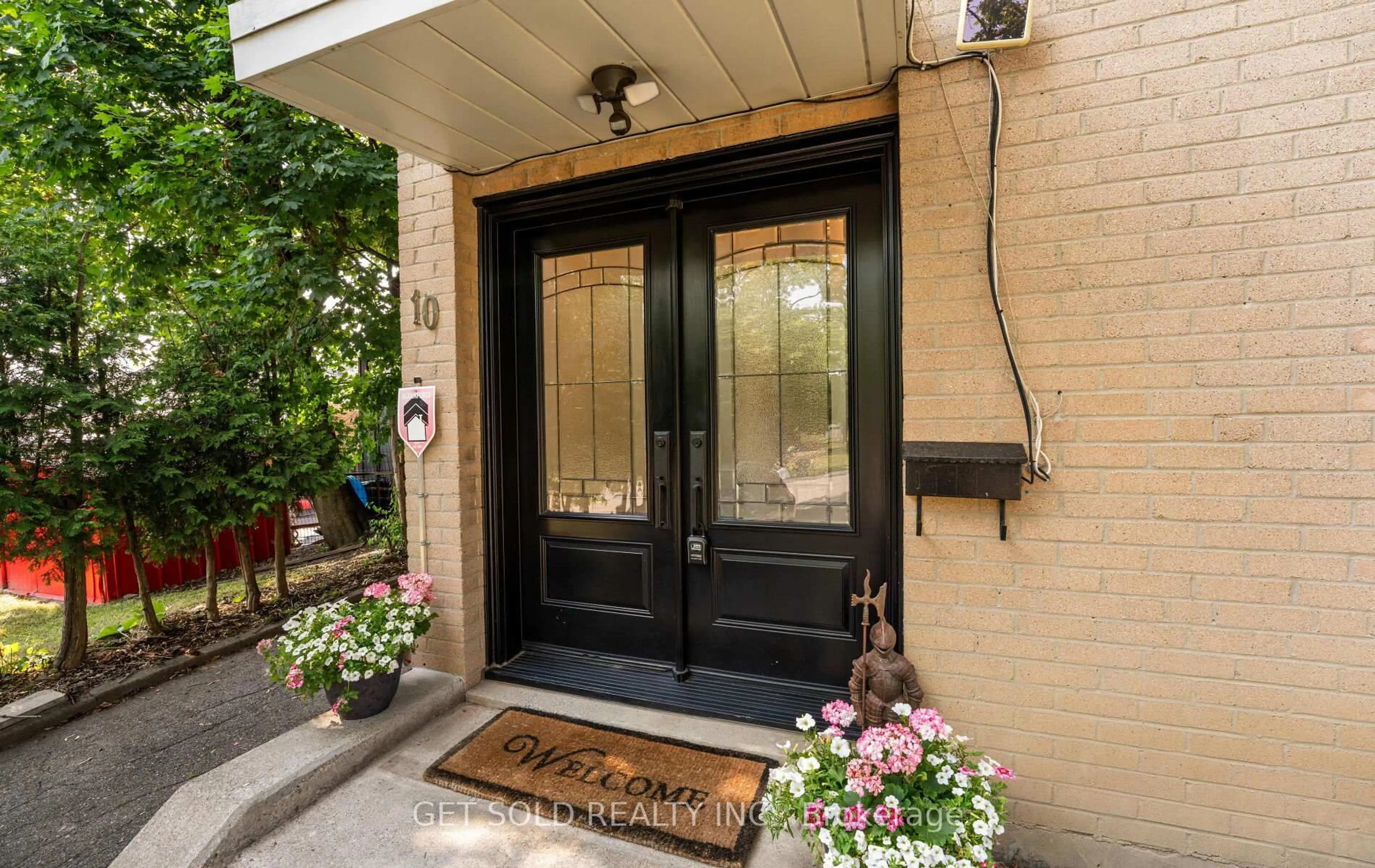 Indoor entryway for 10 Dunboyne Crt, Toronto Ontario M2R 2B7