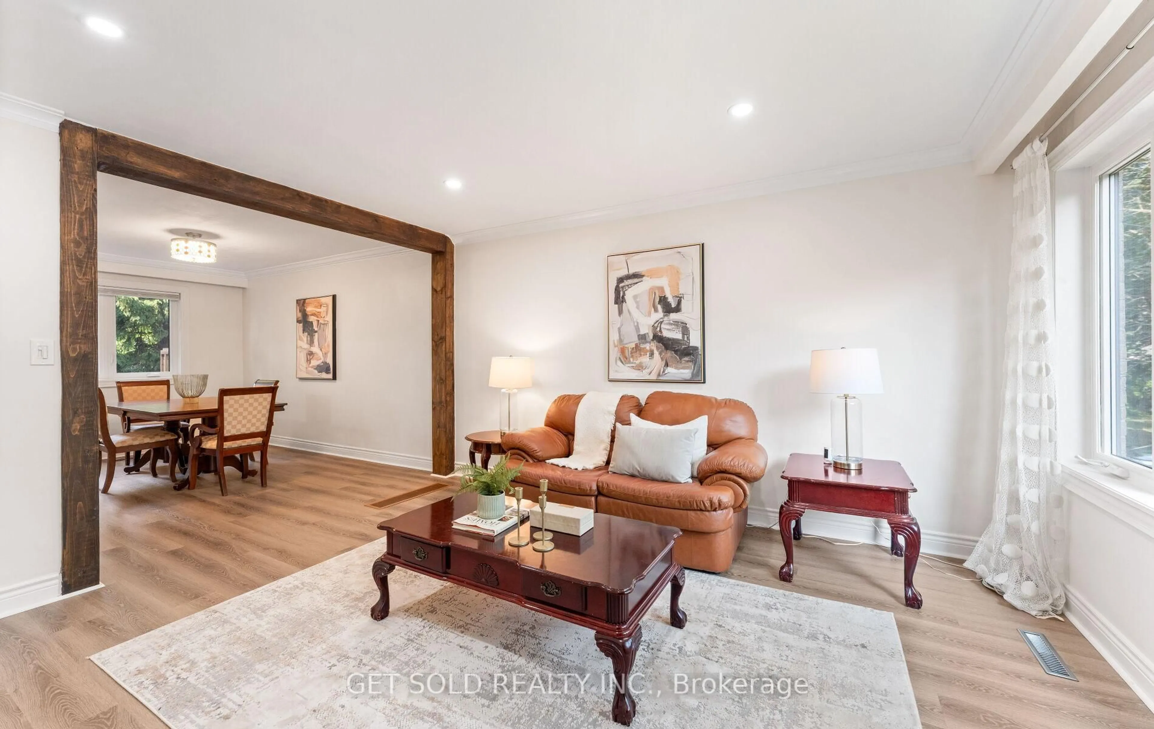 Living room with furniture, wood/laminate floor for 10 Dunboyne Crt, Toronto Ontario M2R 2B7