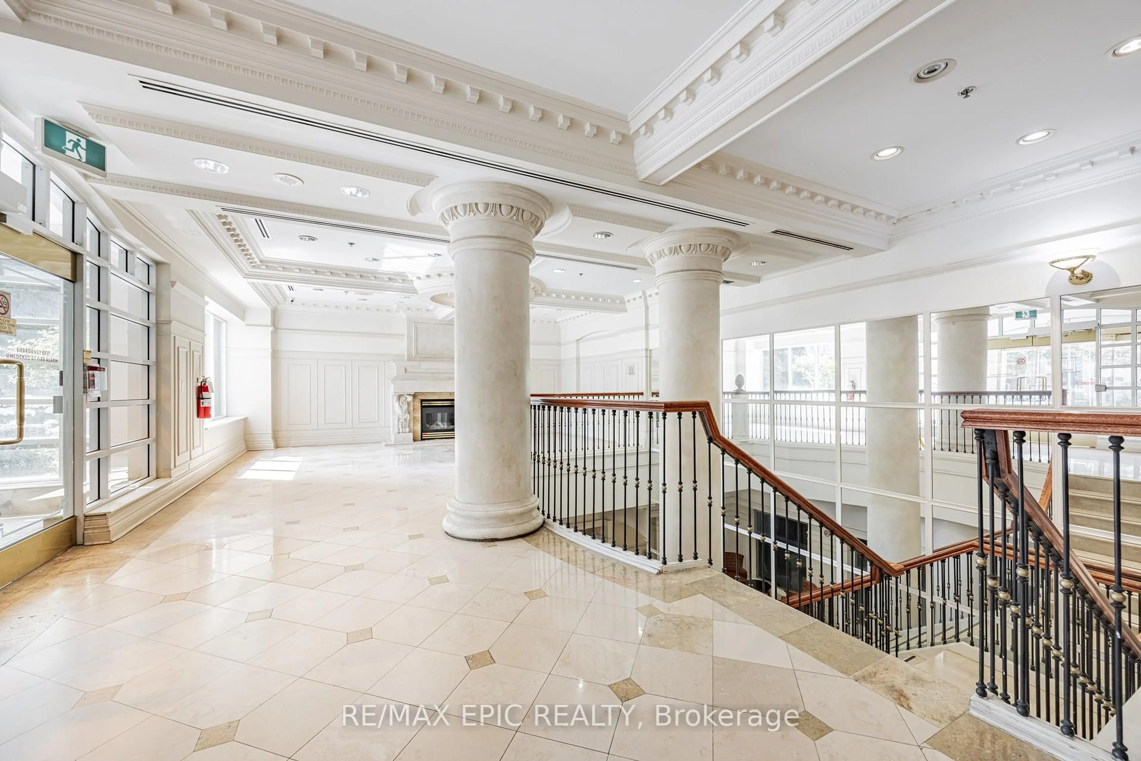Indoor foyer for 18 Sommerset Way #2512, Toronto Ontario M2N 6X5