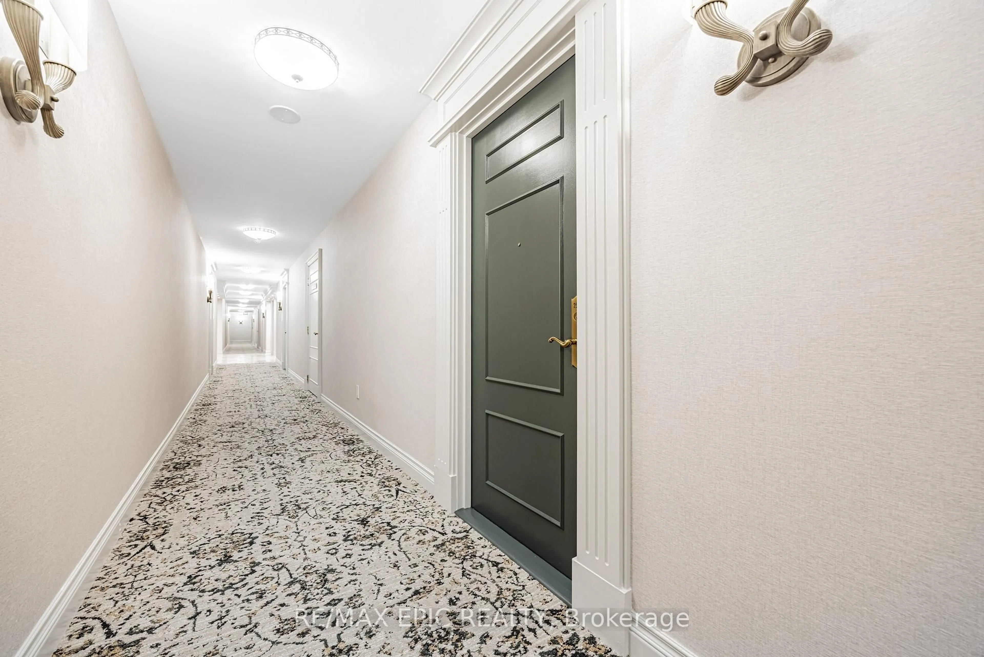 Indoor foyer for 18 Sommerset Way #2512, Toronto Ontario M2N 6X5