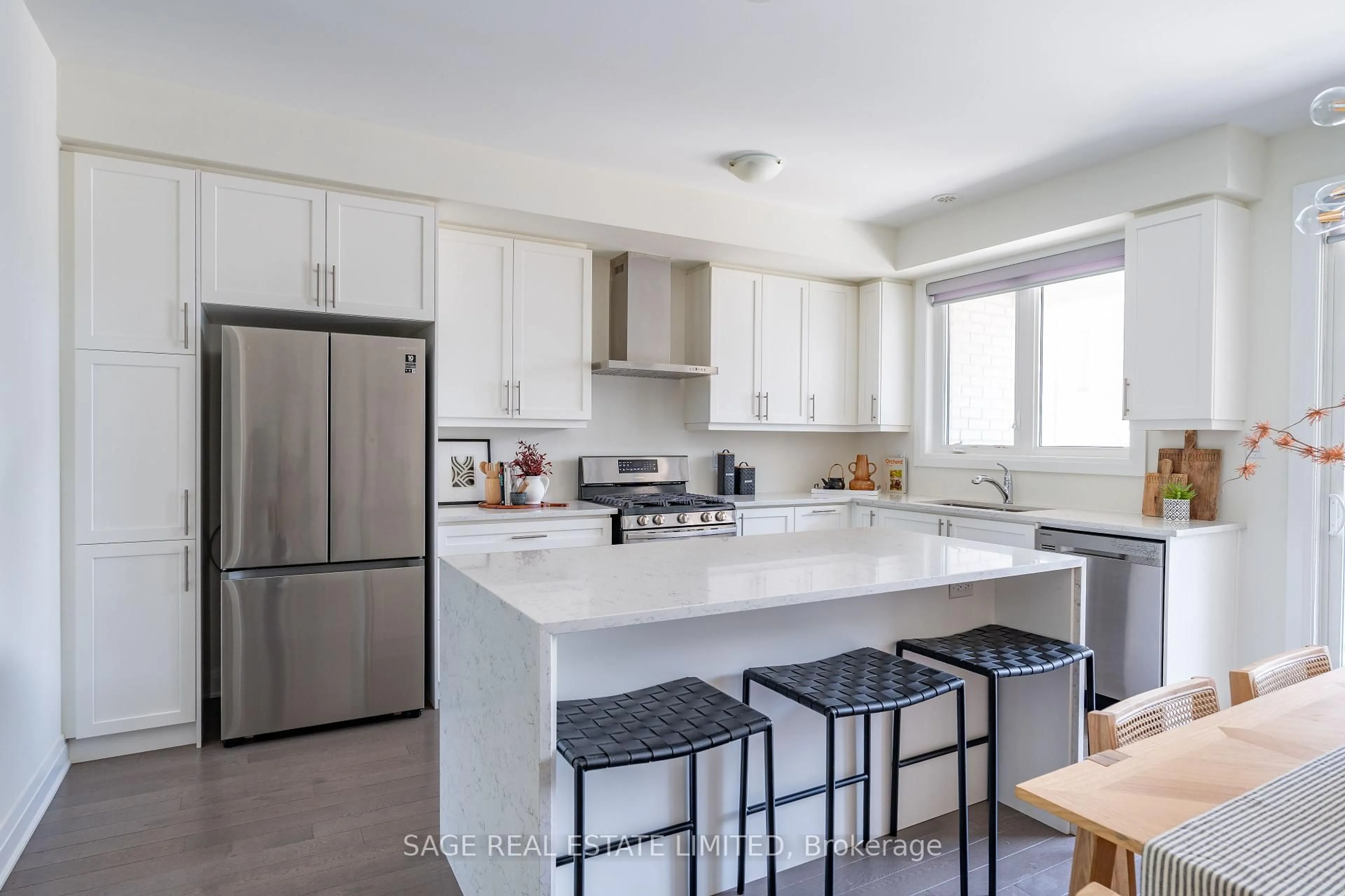Open concept kitchen, ceramic/tile floor for 211 The Donway, Toronto Ontario M3B 2Y8