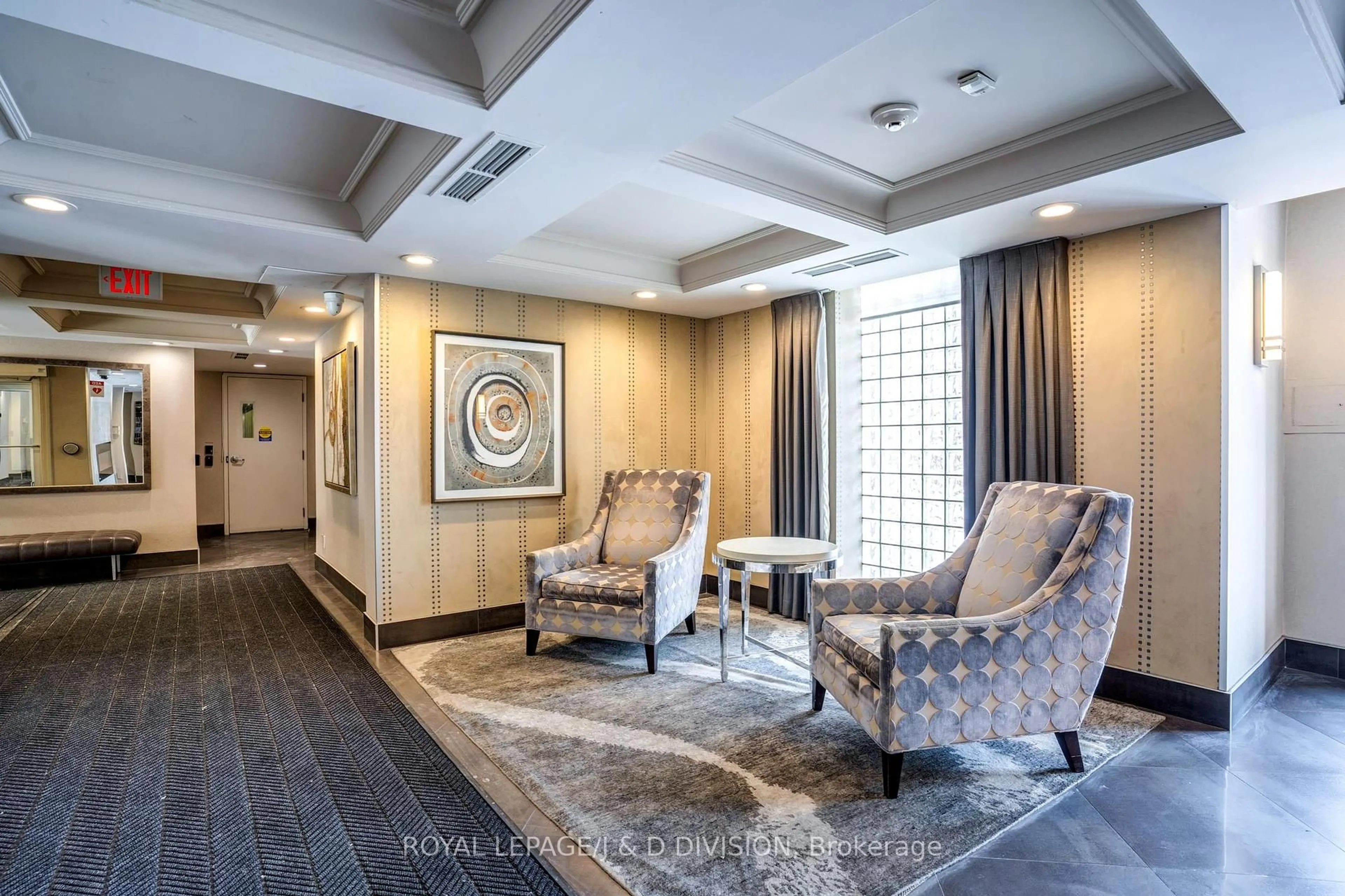 Indoor foyer for 451 Rosewell Ave #601, Toronto Ontario M4R 2H8