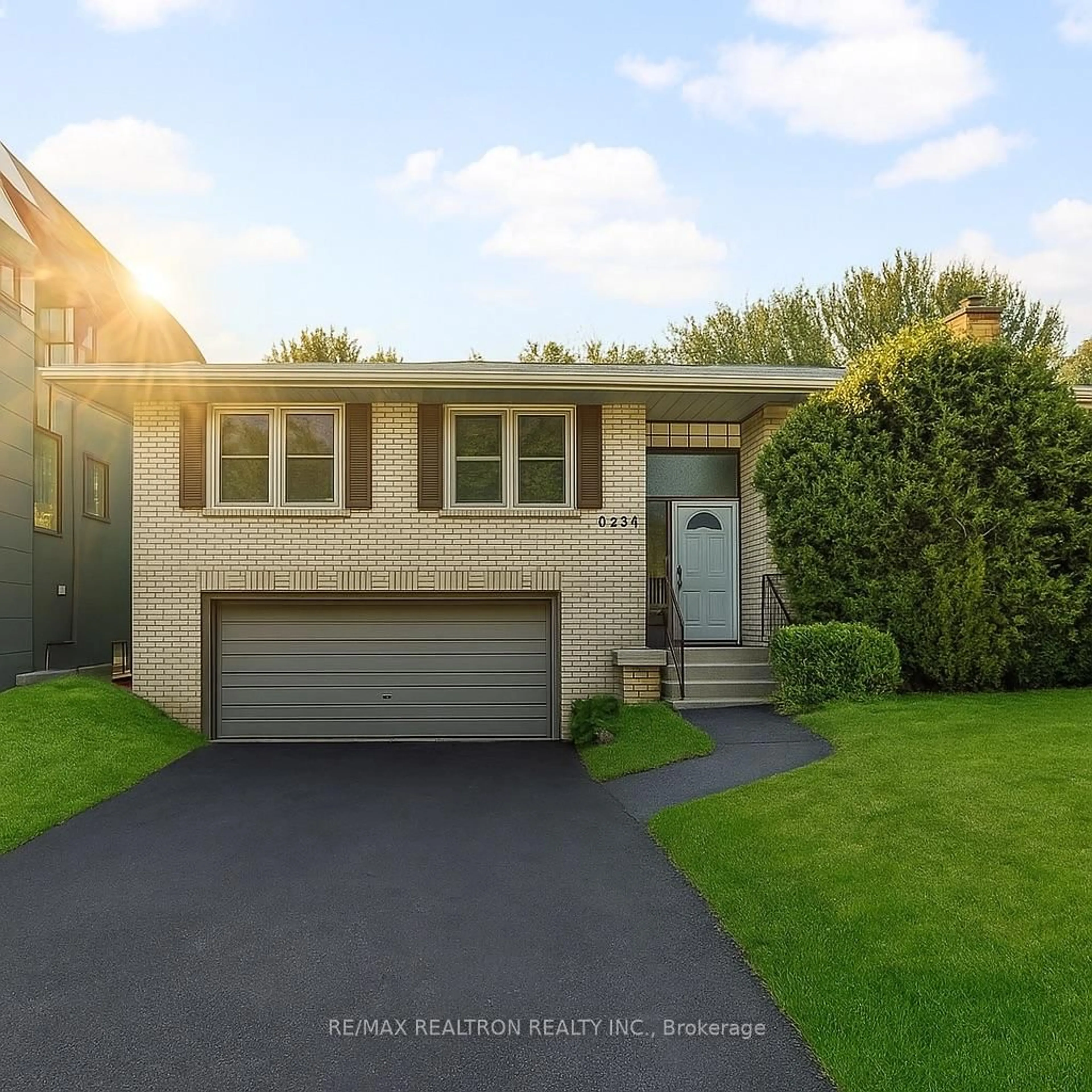 Home with vinyl exterior material, street for 223 Northwood Dr, Toronto Ontario M2M 2K5