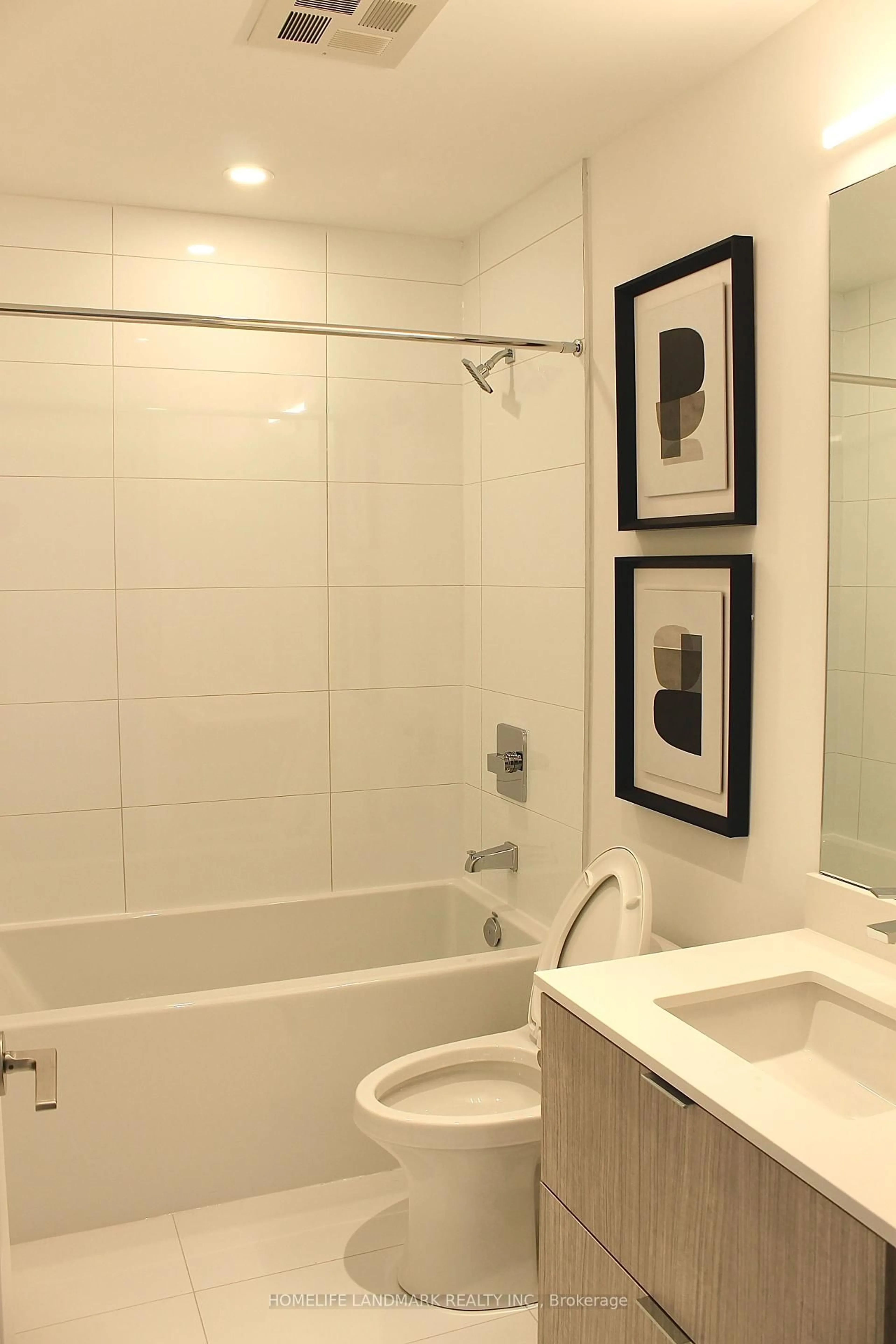 Standard bathroom, ceramic/tile floor for 395 Bloor St #5511, Toronto Ontario M4W 0B4