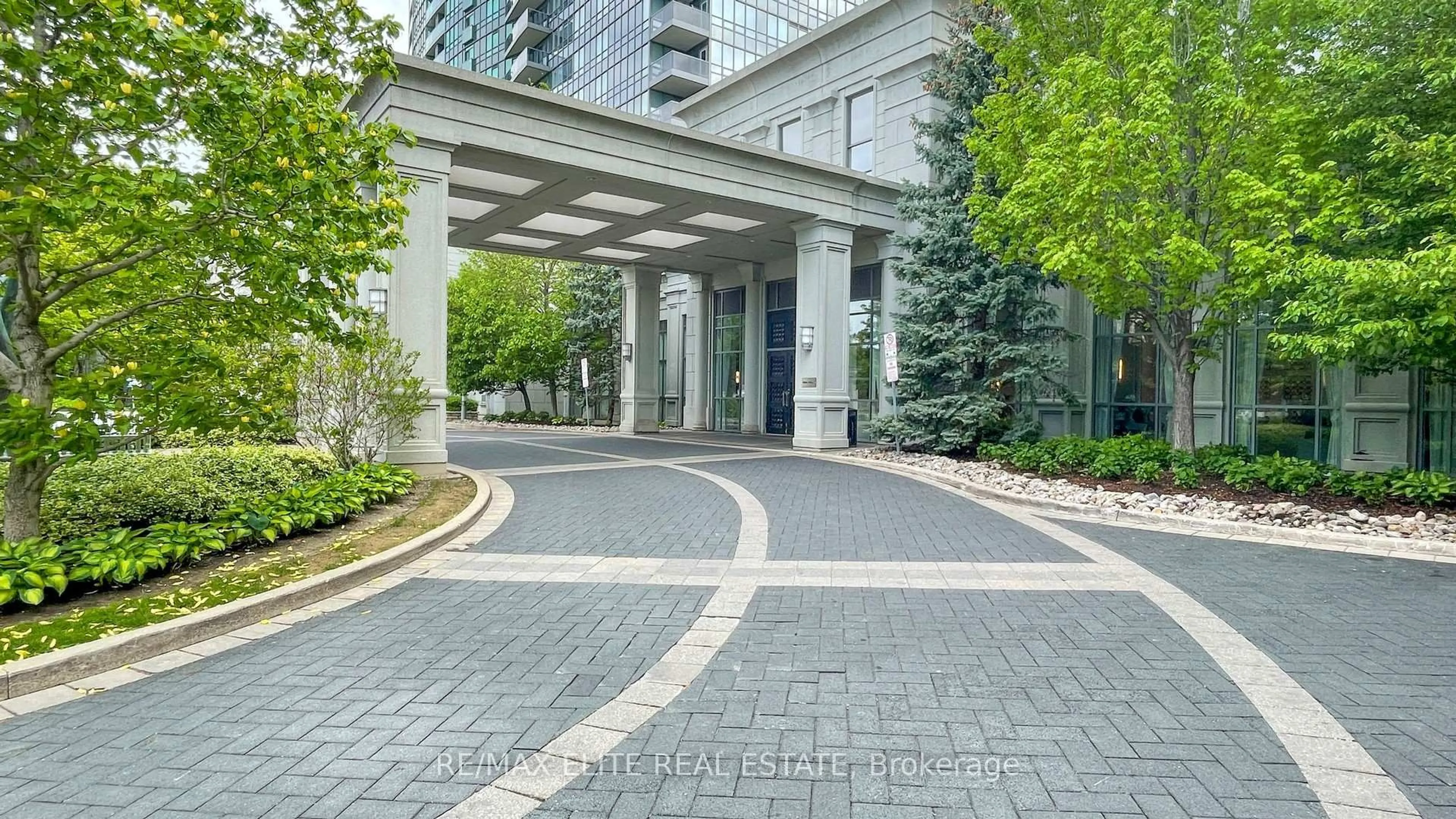 Indoor foyer for 15 Greenview Ave #2413, Toronto Ontario M2M 4M7