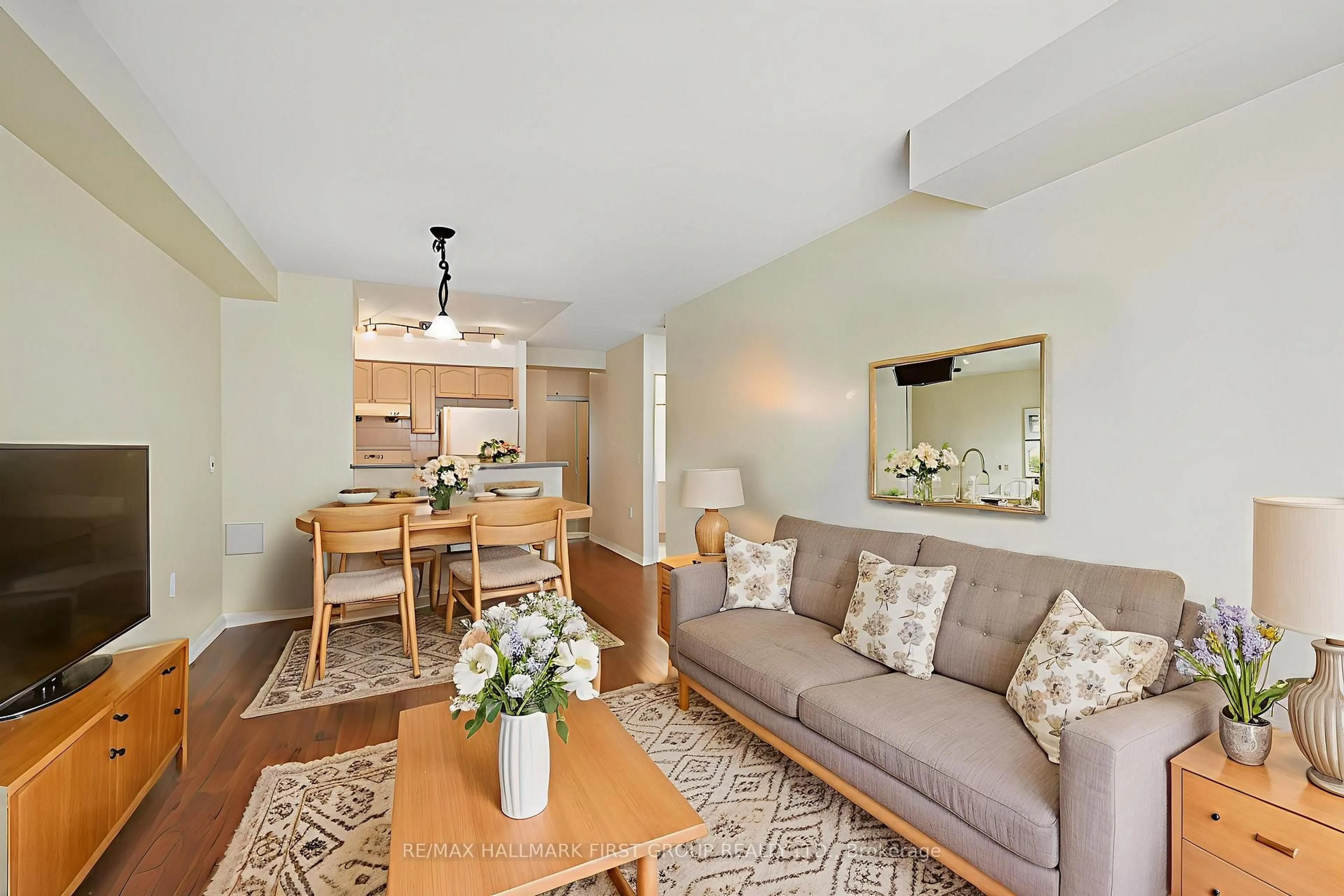 Living room with furniture, wood/laminate floor for 28 Olive Ave #612, Toronto Ontario M2N 7E6