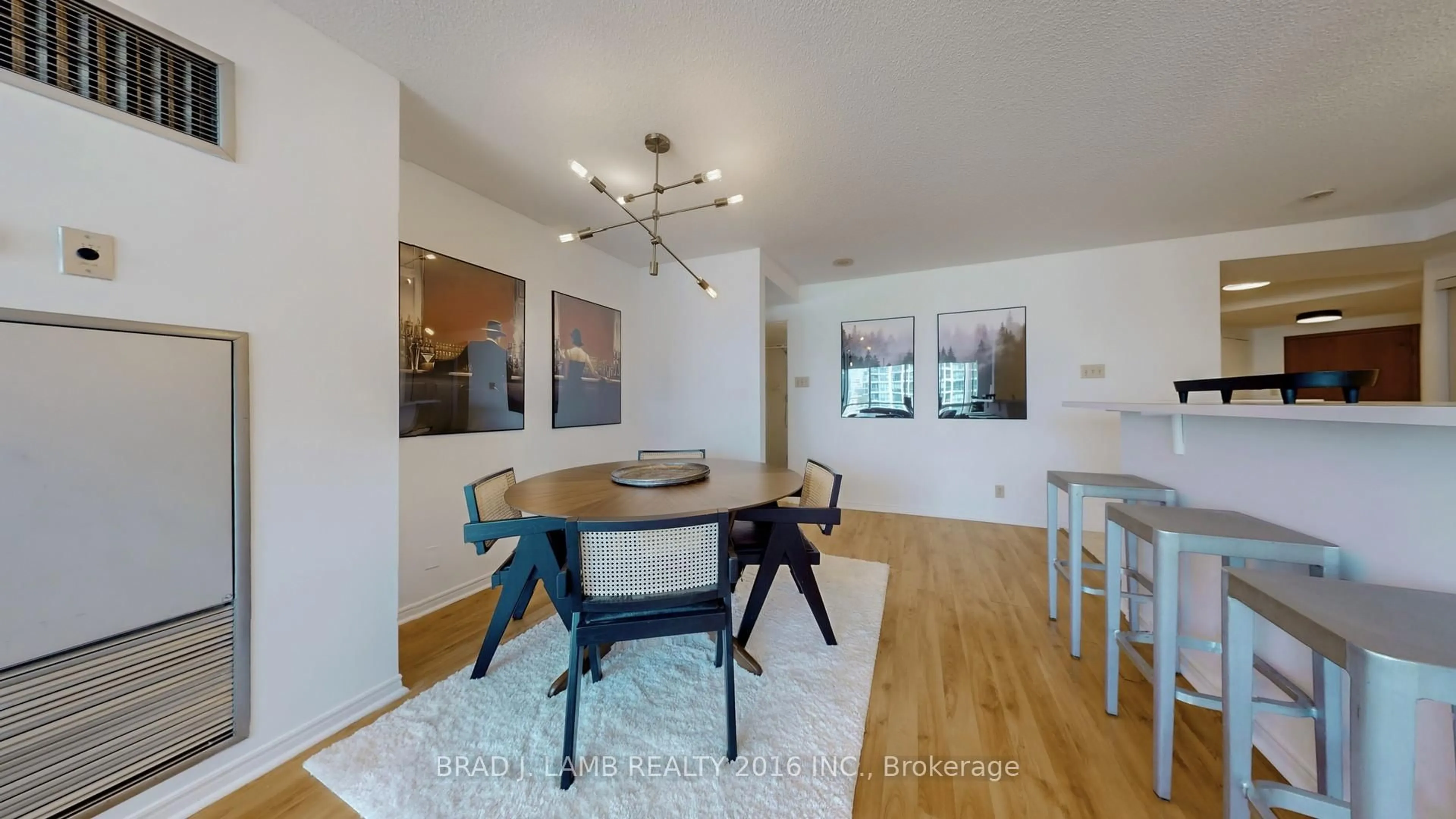 Dining room, wood/laminate floor for 10 Yonge St #907, Toronto Ontario M5E 1R4