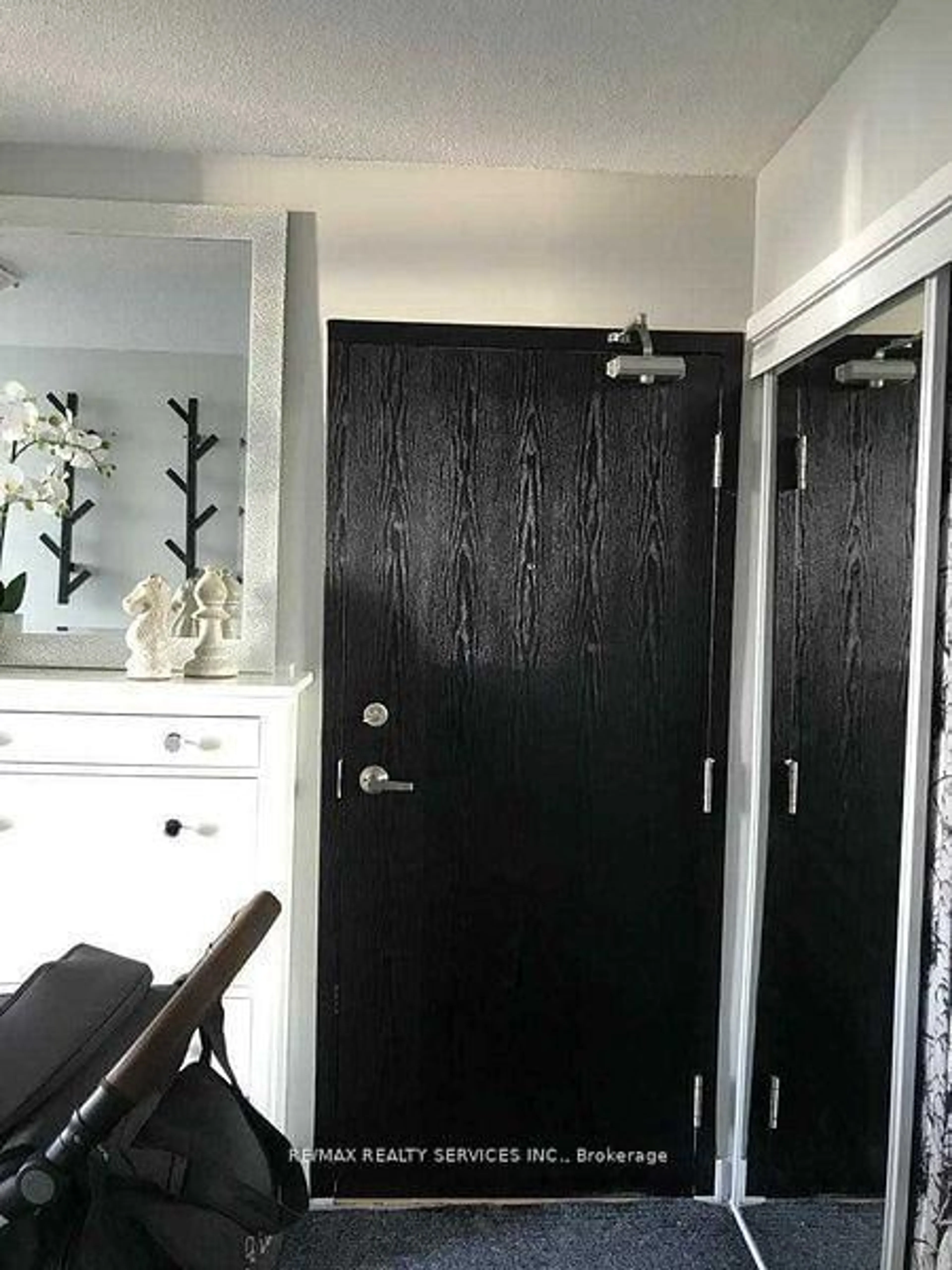 Indoor entryway for 4000 Spadina Ave #1019, Toronto Ontario M5V 3Y9