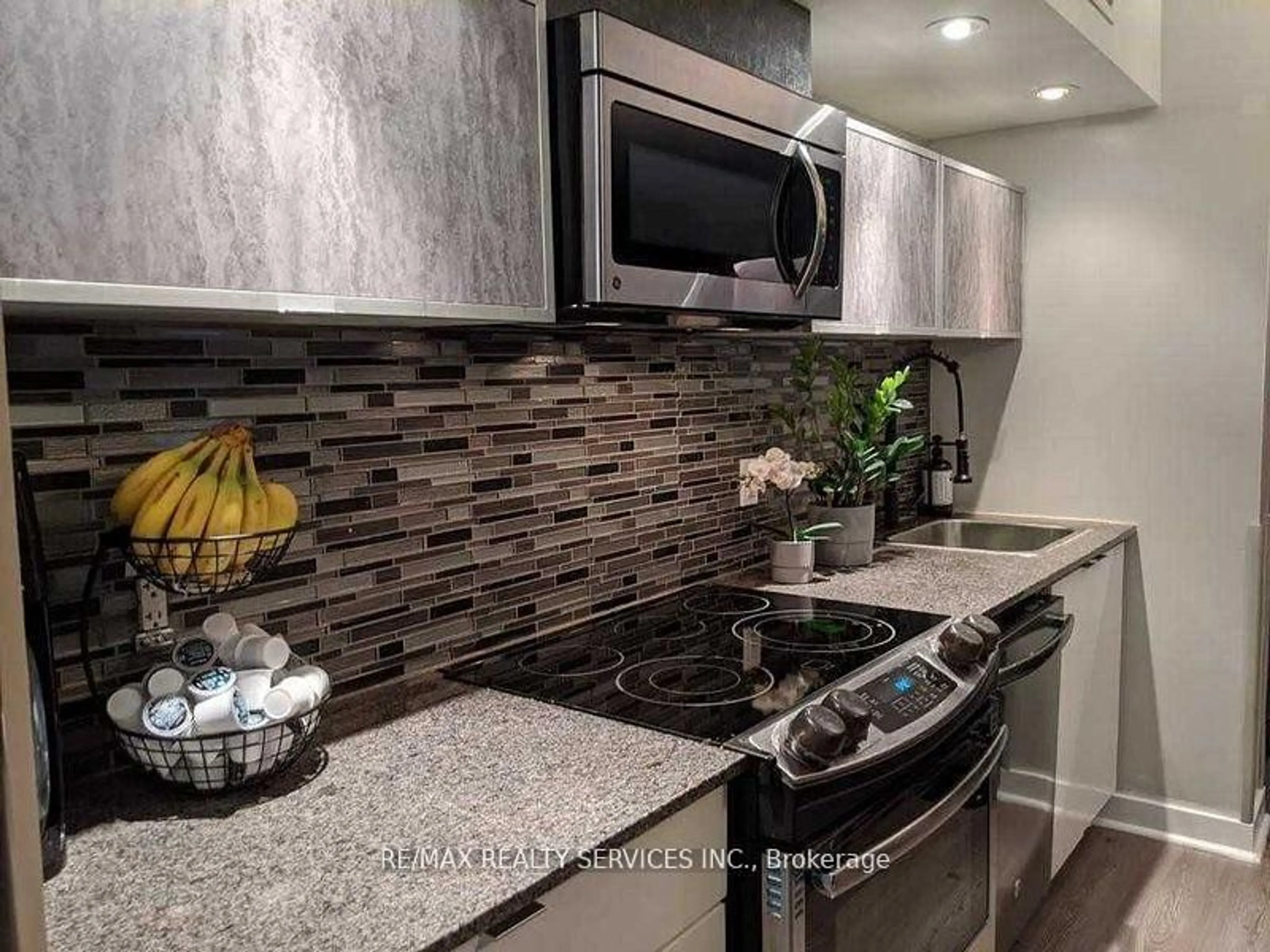 Contemporary kitchen, ceramic/tile floor for 4000 Spadina Ave #1019, Toronto Ontario M5V 3Y9