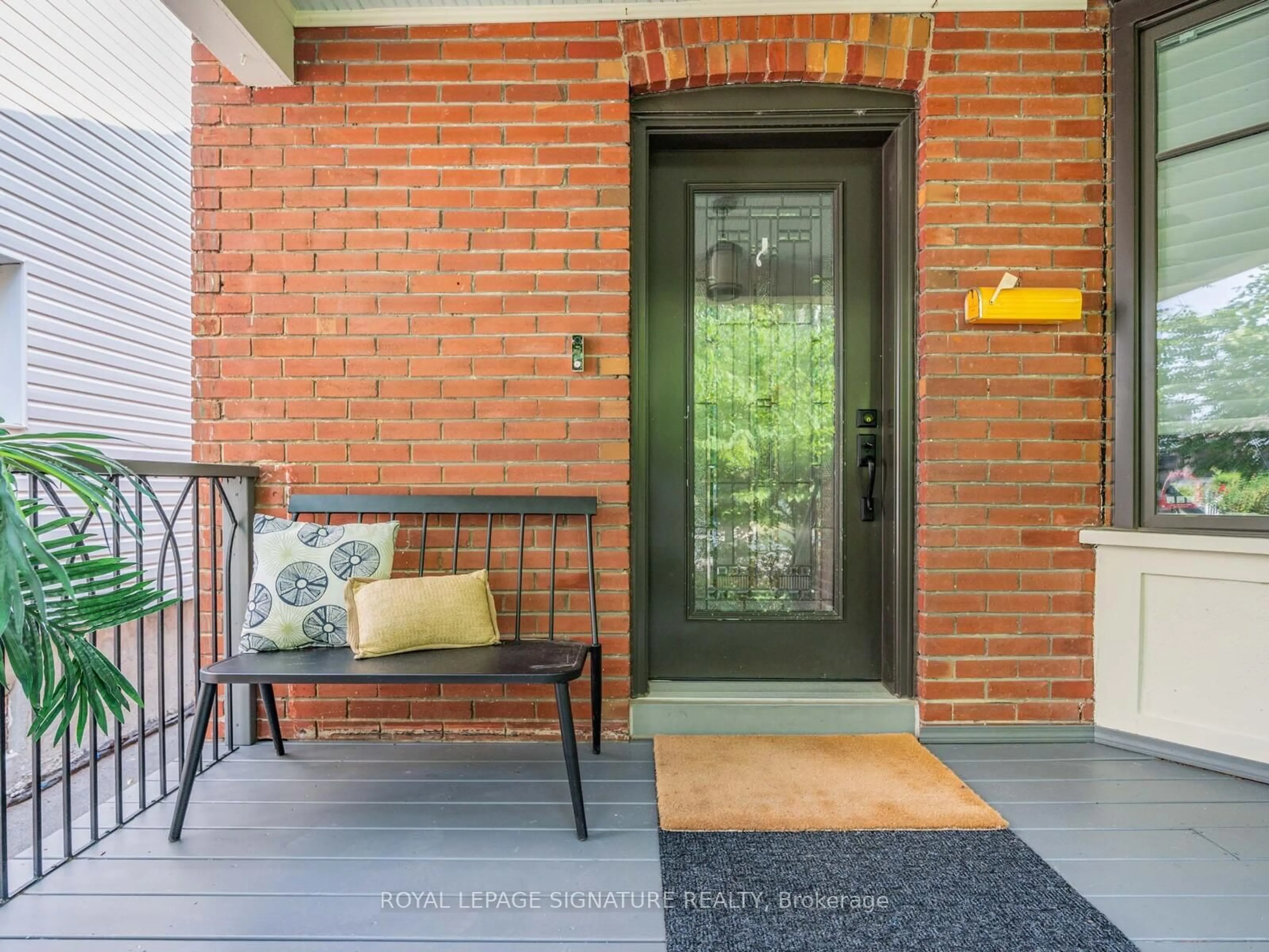 Indoor entryway for 33 Holland Park Ave, Toronto Ontario M6C 1M2