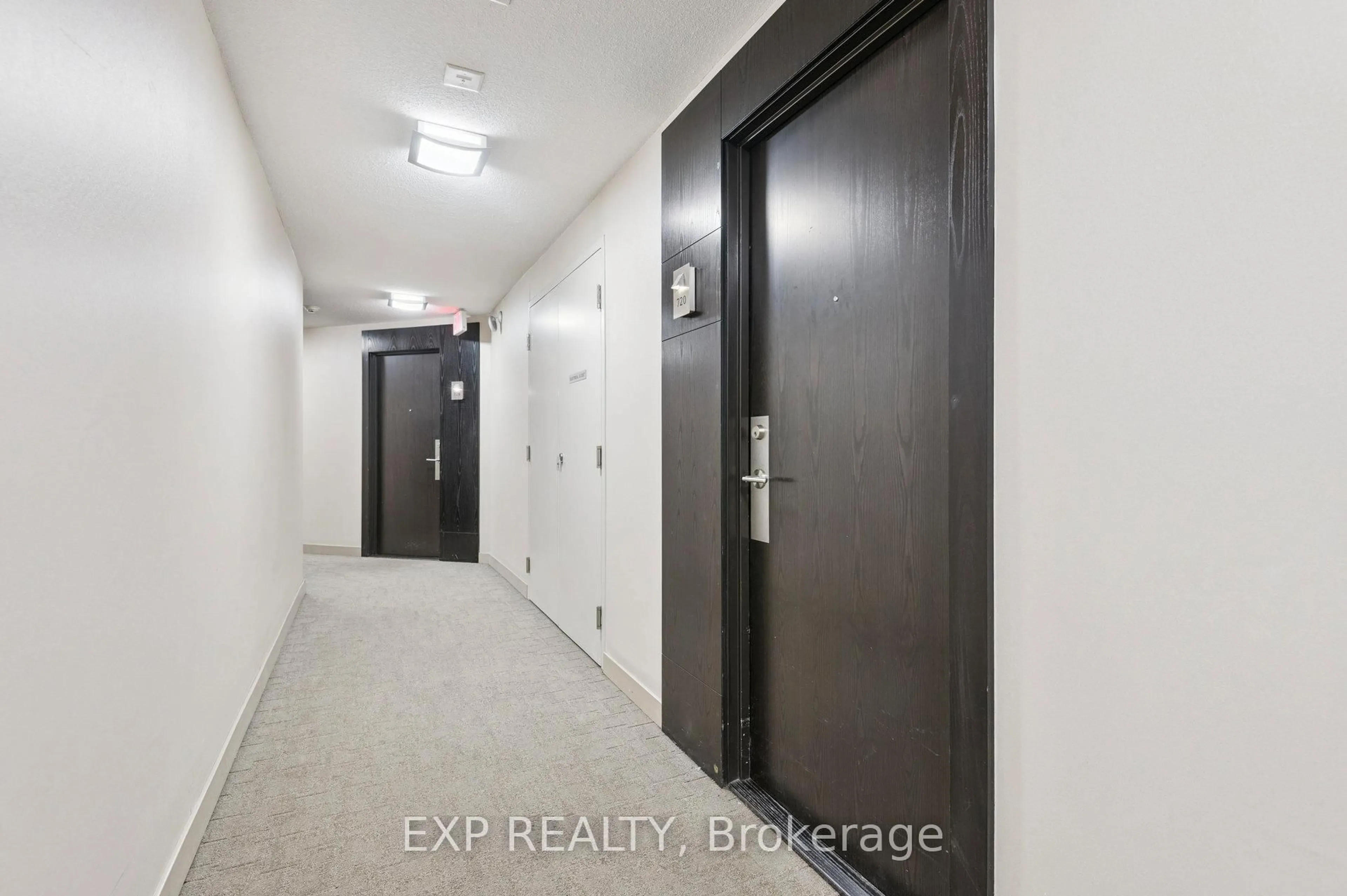 Indoor entryway for 500 Doris Ave #720, Toronto Ontario M2N 5R6