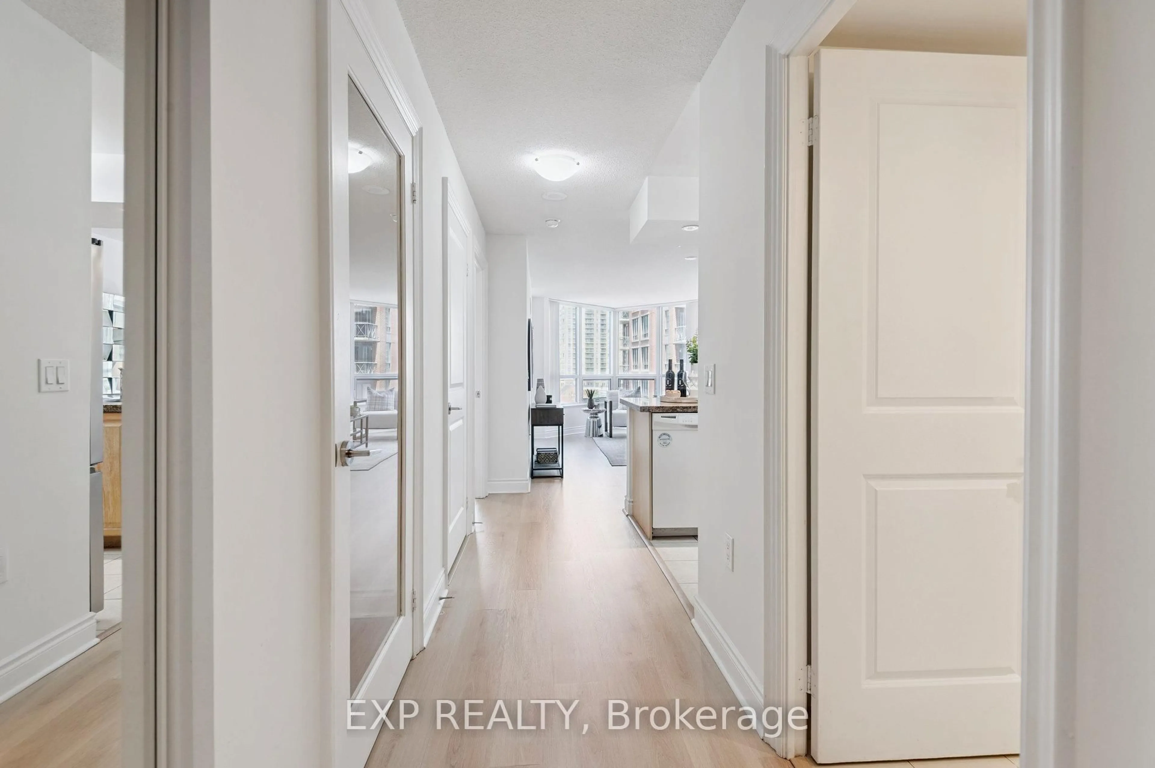 Indoor entryway for 500 Doris Ave #720, Toronto Ontario M2N 5R6