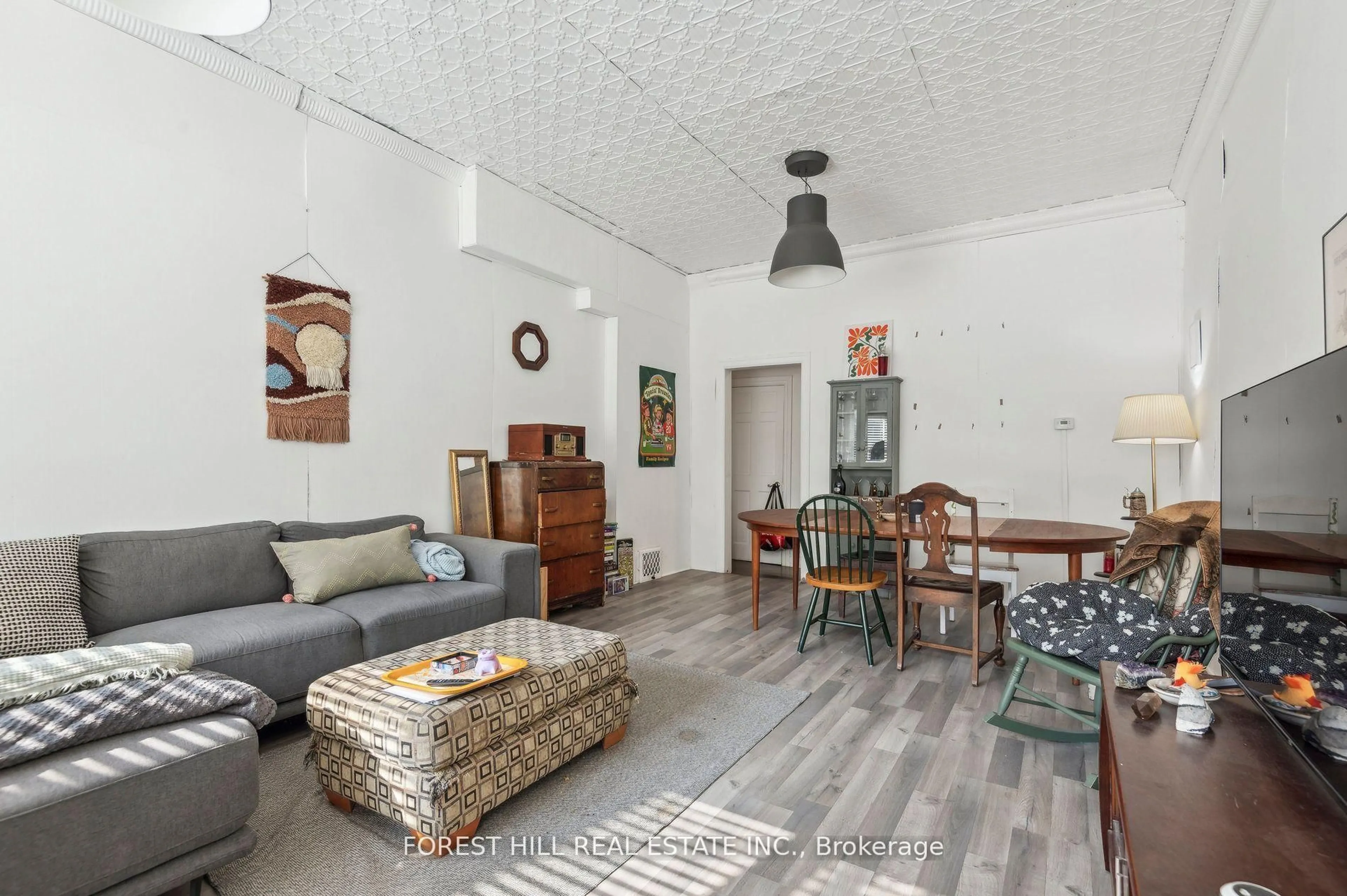 Living room with furniture, unknown for 625 Crawford St, Toronto Ontario M6G 3K2