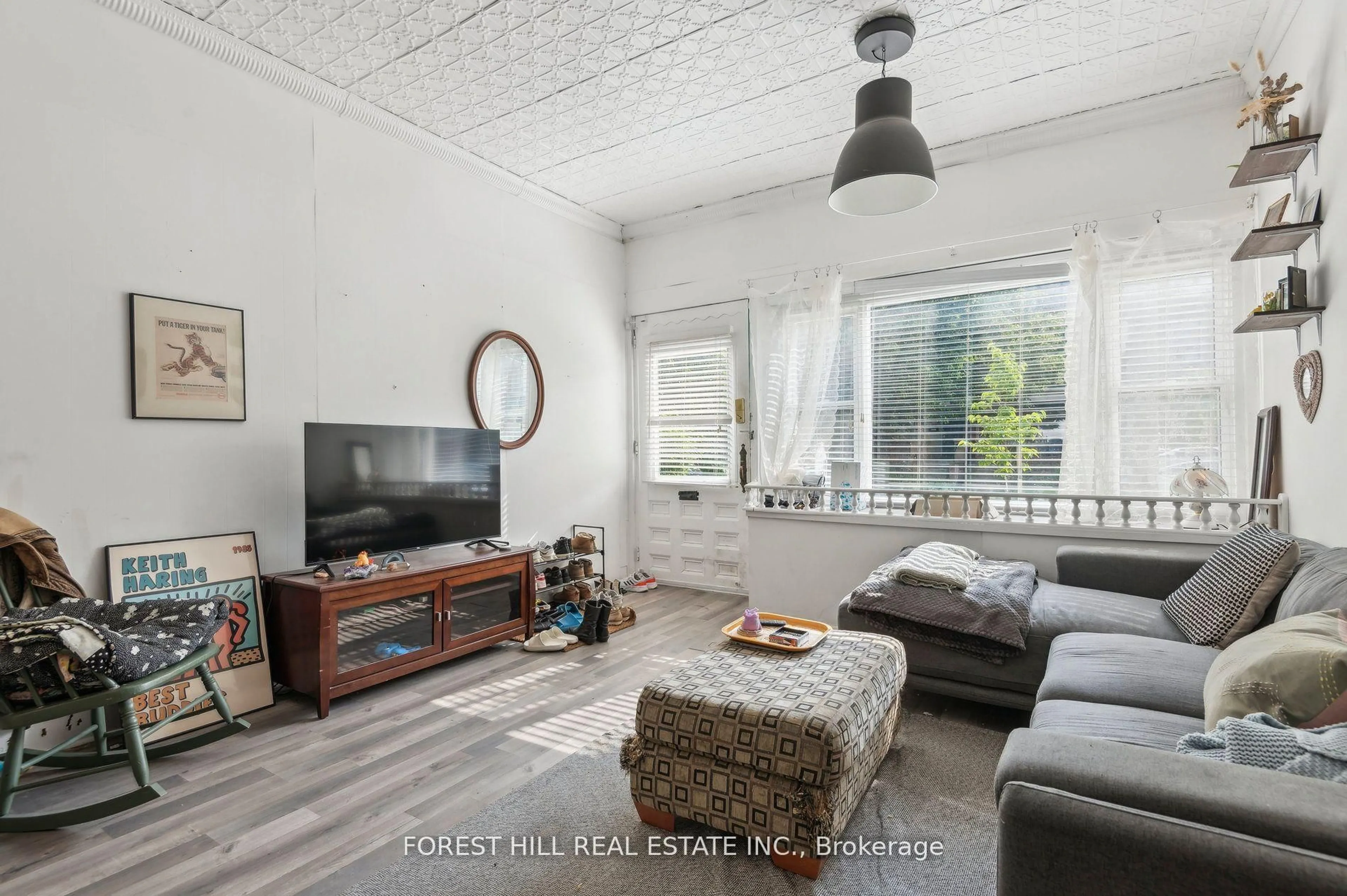 Living room with furniture, unknown for 625 Crawford St, Toronto Ontario M6G 3K2
