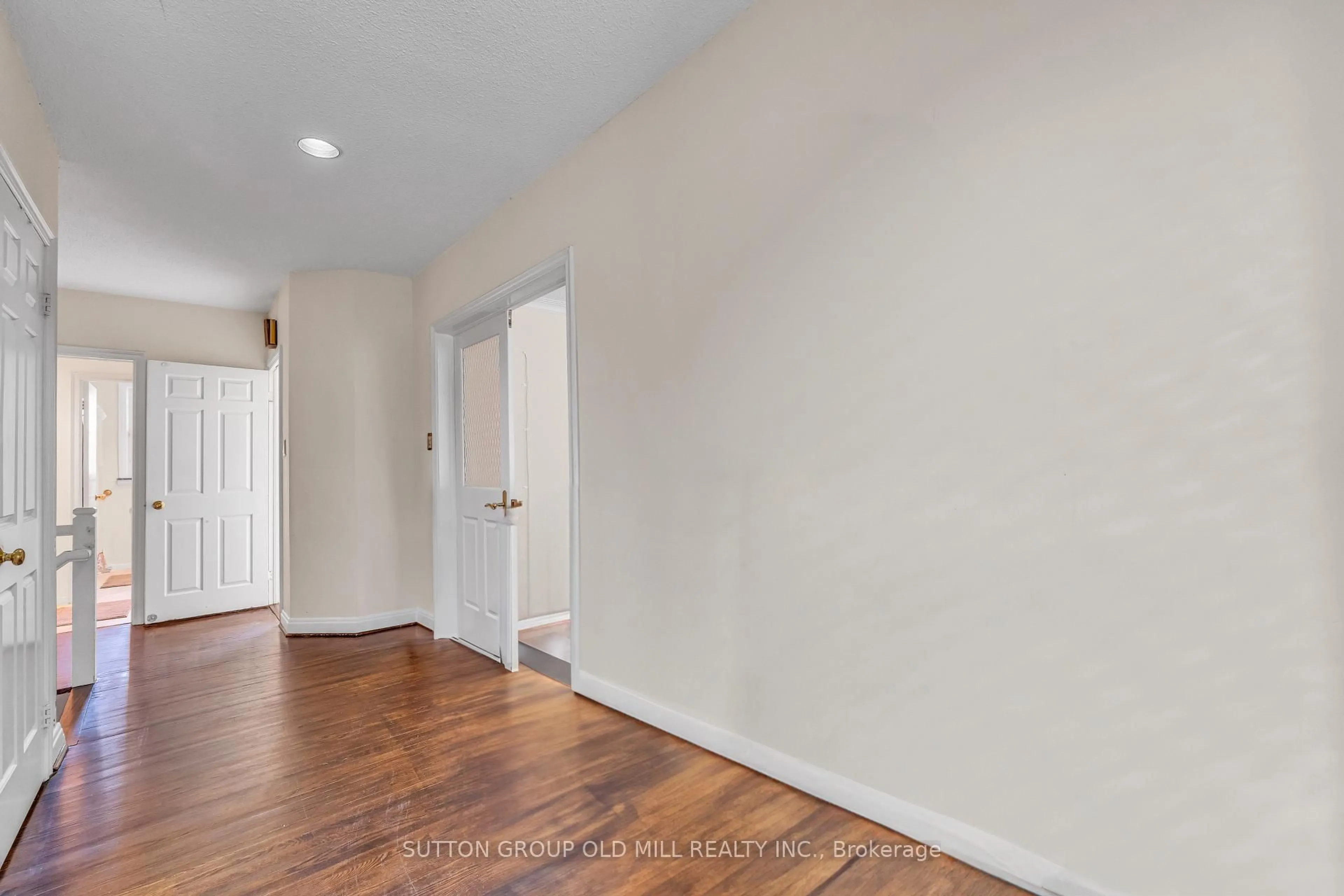 A pic of a room for 8 Blaine Dr, Toronto Ontario M3B 2G4